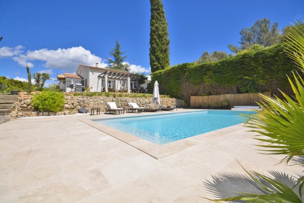 4-Bedroom Villa in Valbonne — photo 1