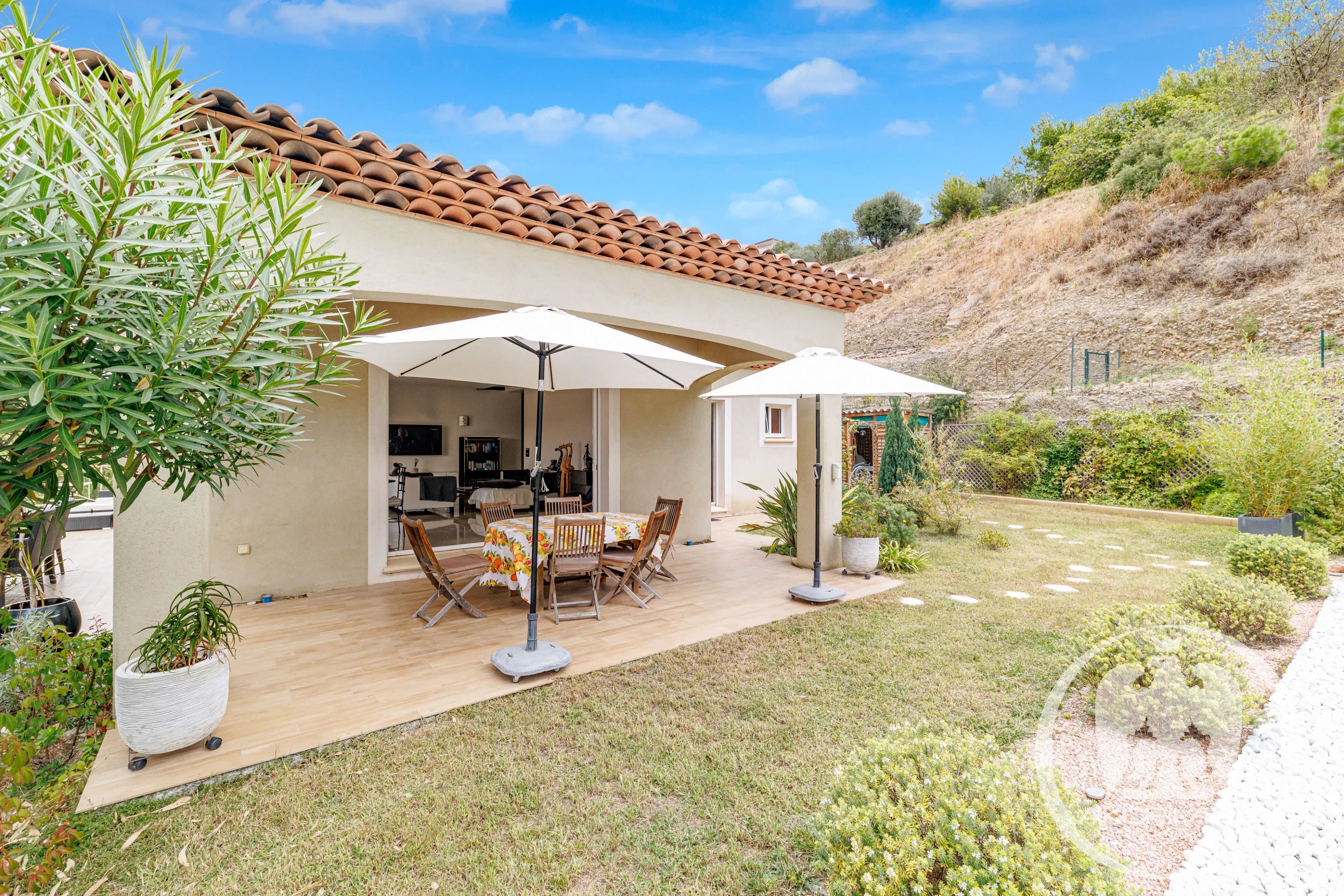 Maison  - 4 pièces  - 164.0 m2 -