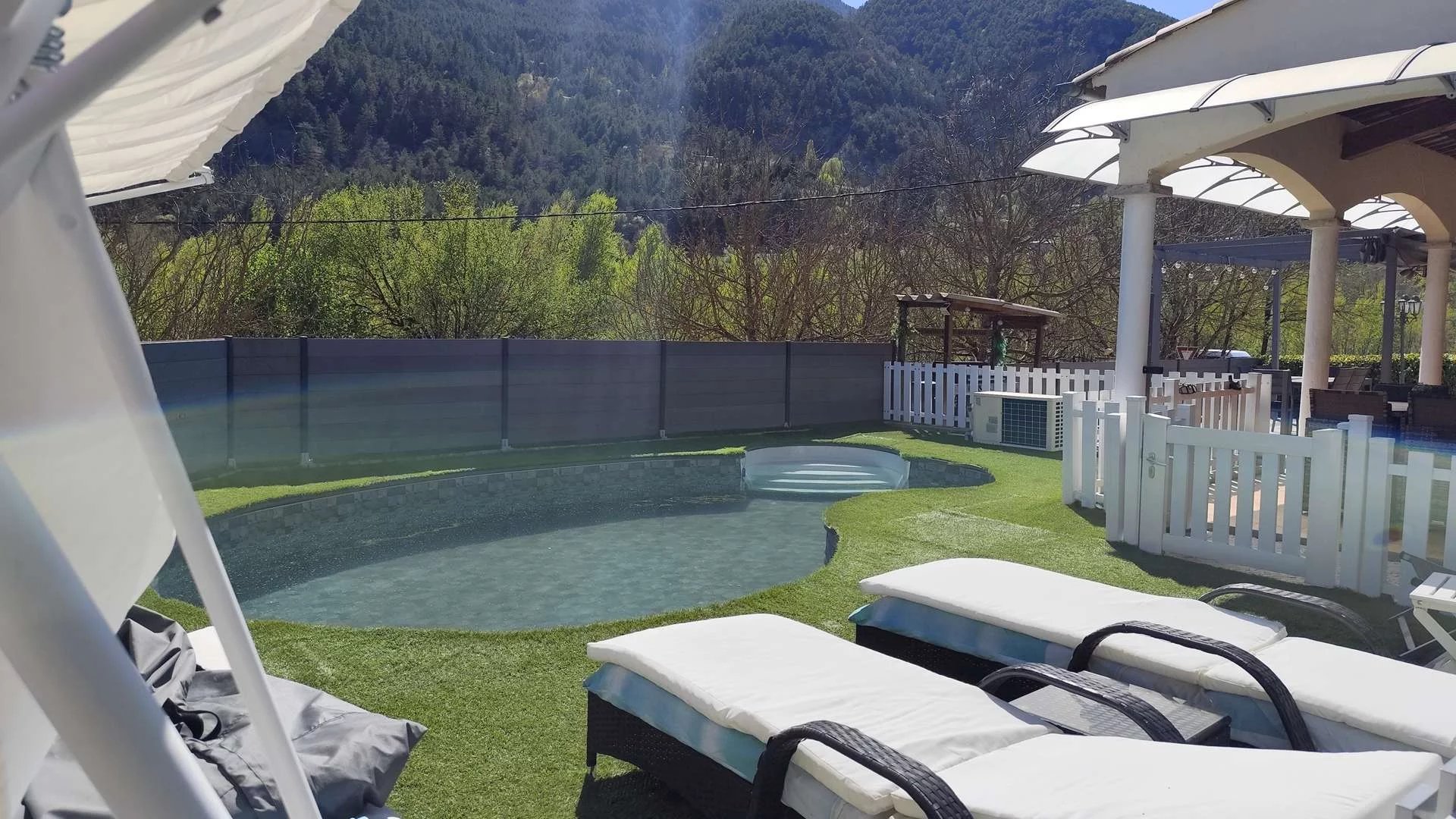 Maison 4 Pièces - Piscine et Garages - Photo 3