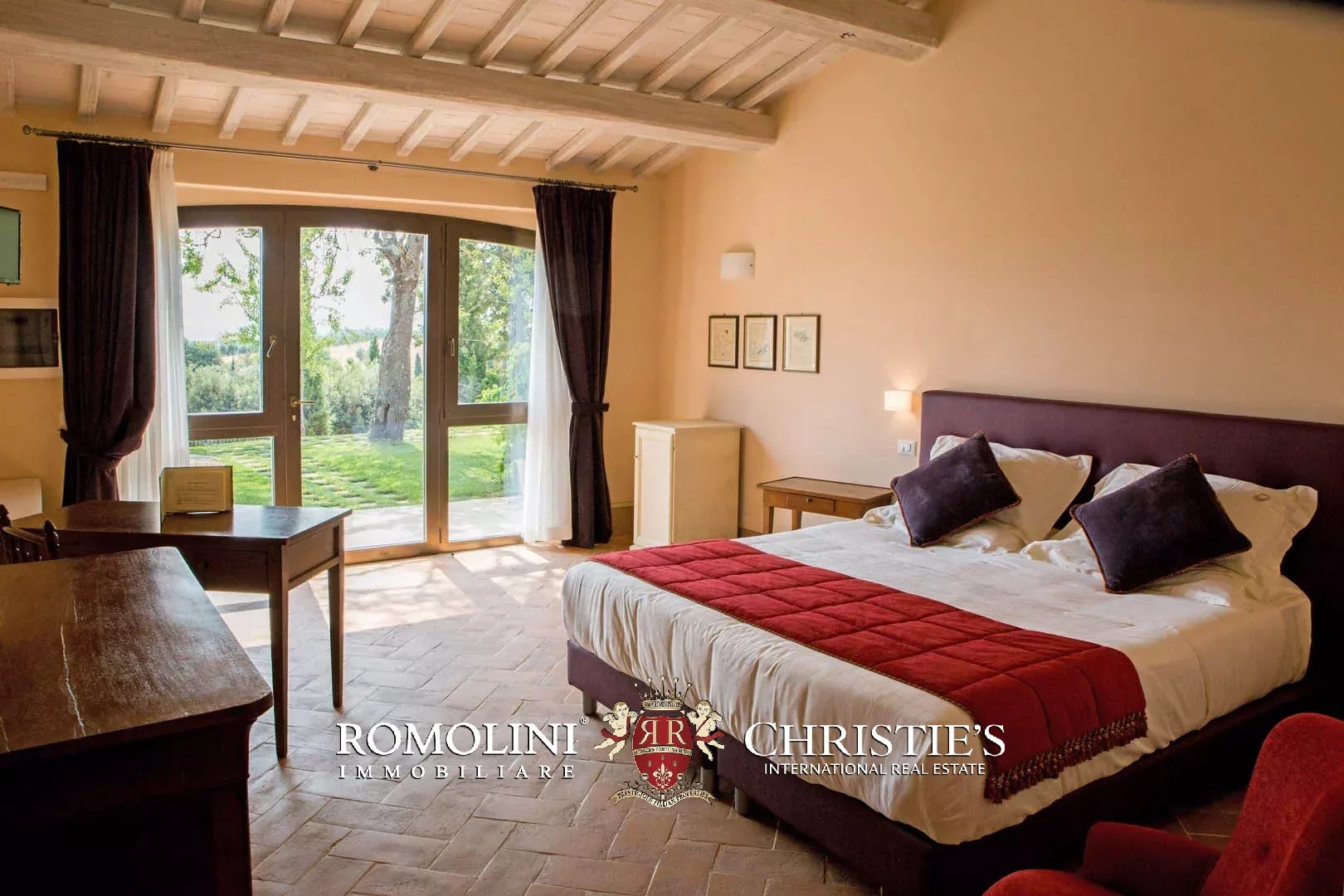 15 Bedroom Vineyard's Image 57