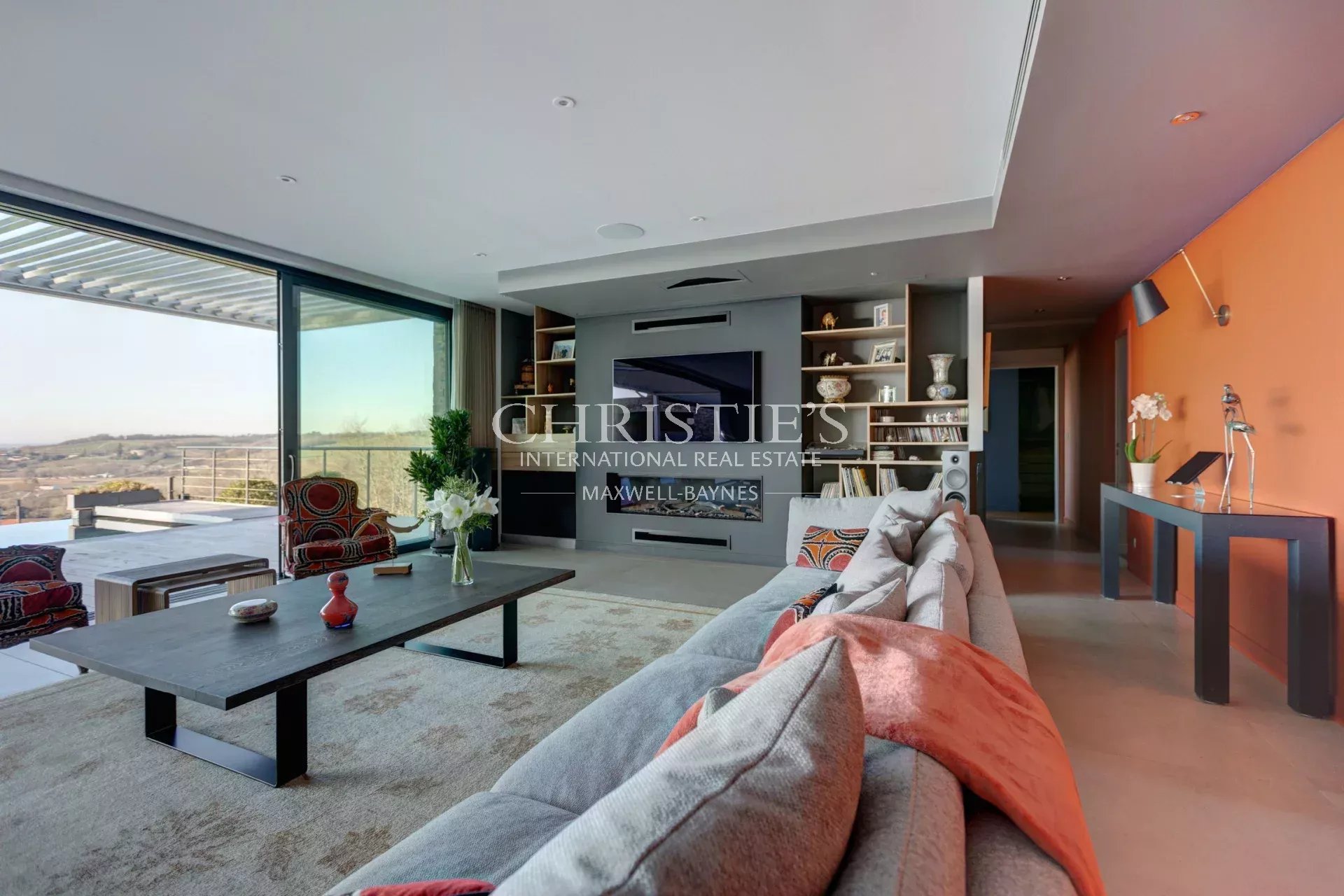 4 Bedroom Villa/Townhouse's Image 8