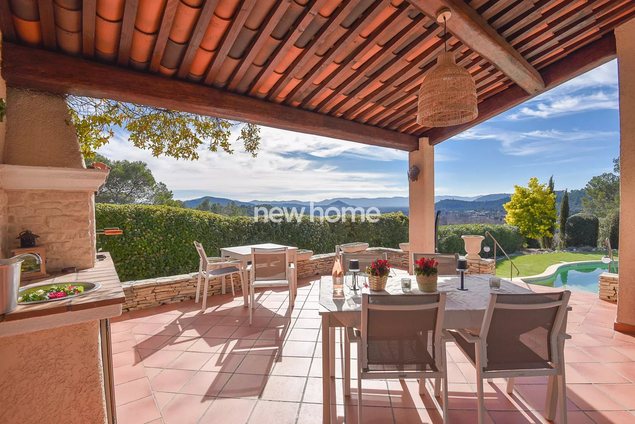 Vue panoramique exceptionnelle et à pied du village