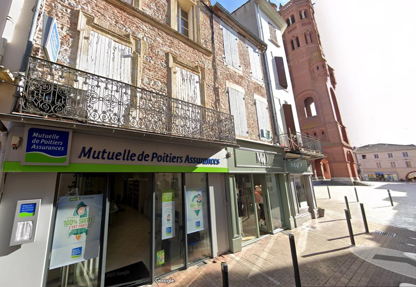 Belle opportunité d'investissement à Villeneuve sur Lot. Immeuble de rapport avec avec local commercial disponible en RDC (magasin d'environ 44m2 + bureau de 16,58m2) en RDC avec présence d'une sorti