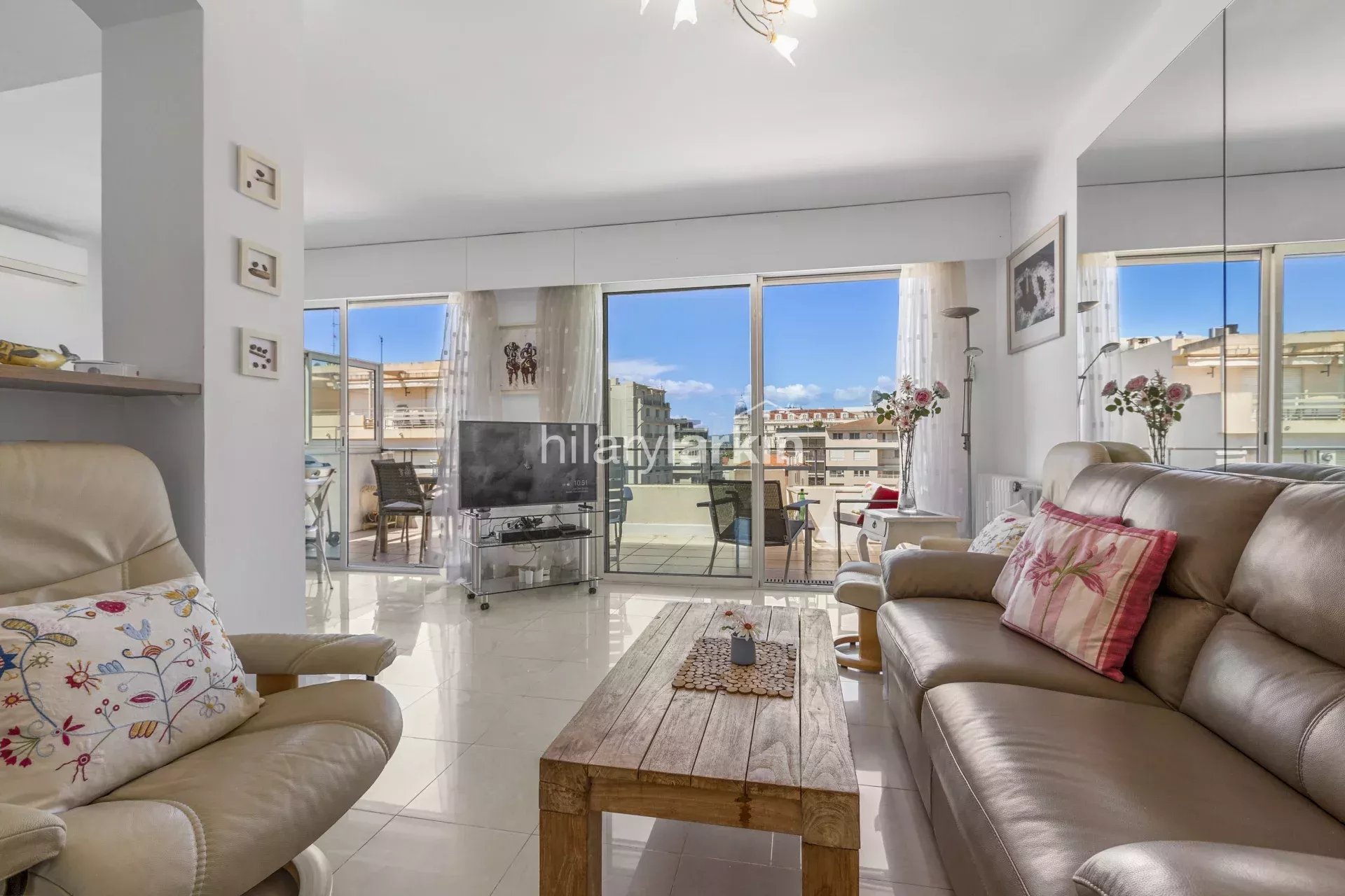 3P Dernier Étage Avec Grande Terrasse à Deux Pas de la Croisette – Cannes Banane