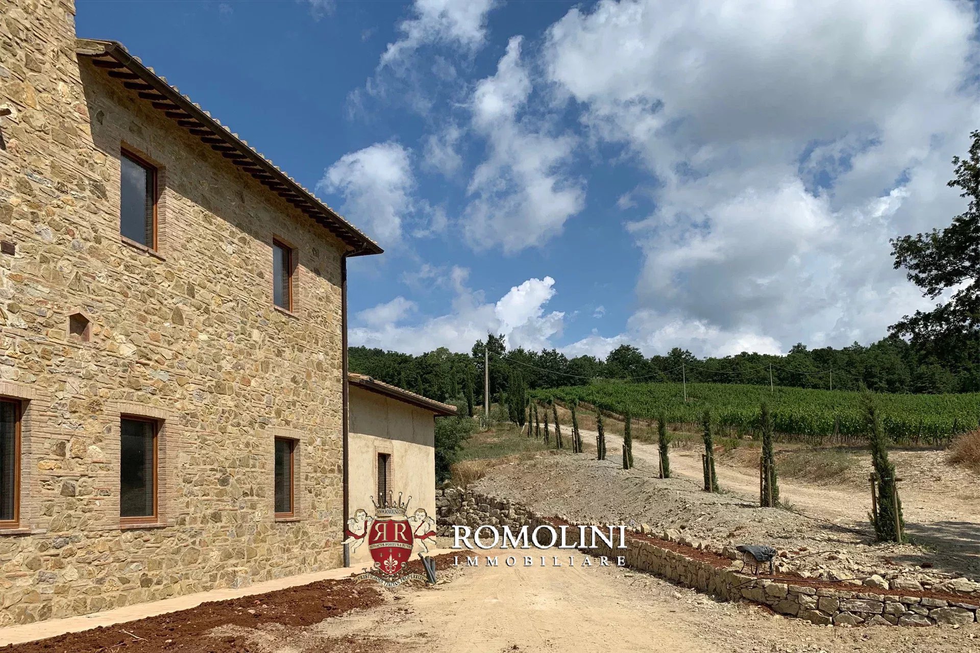 8 Bedroom Vineyard's Image 10