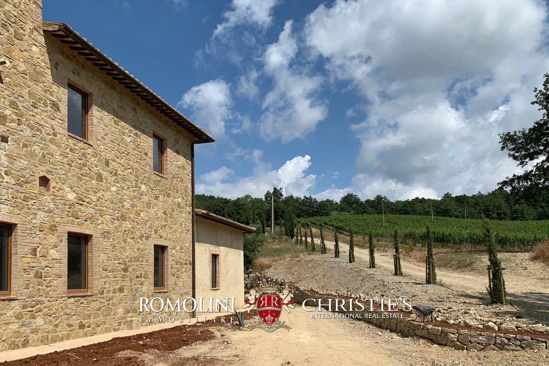 8 Bedroom Vineyard's Image 10