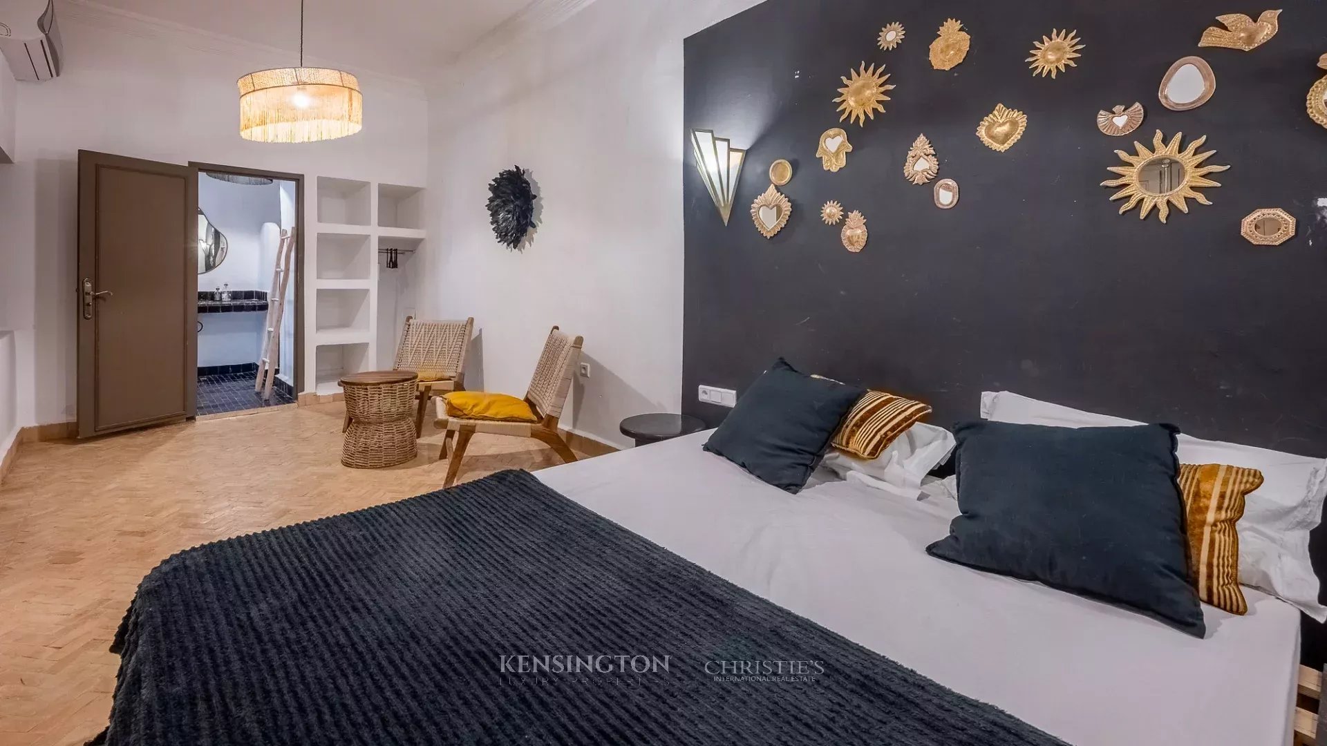 5 Bedroom Villa/Townhouse's Image 3