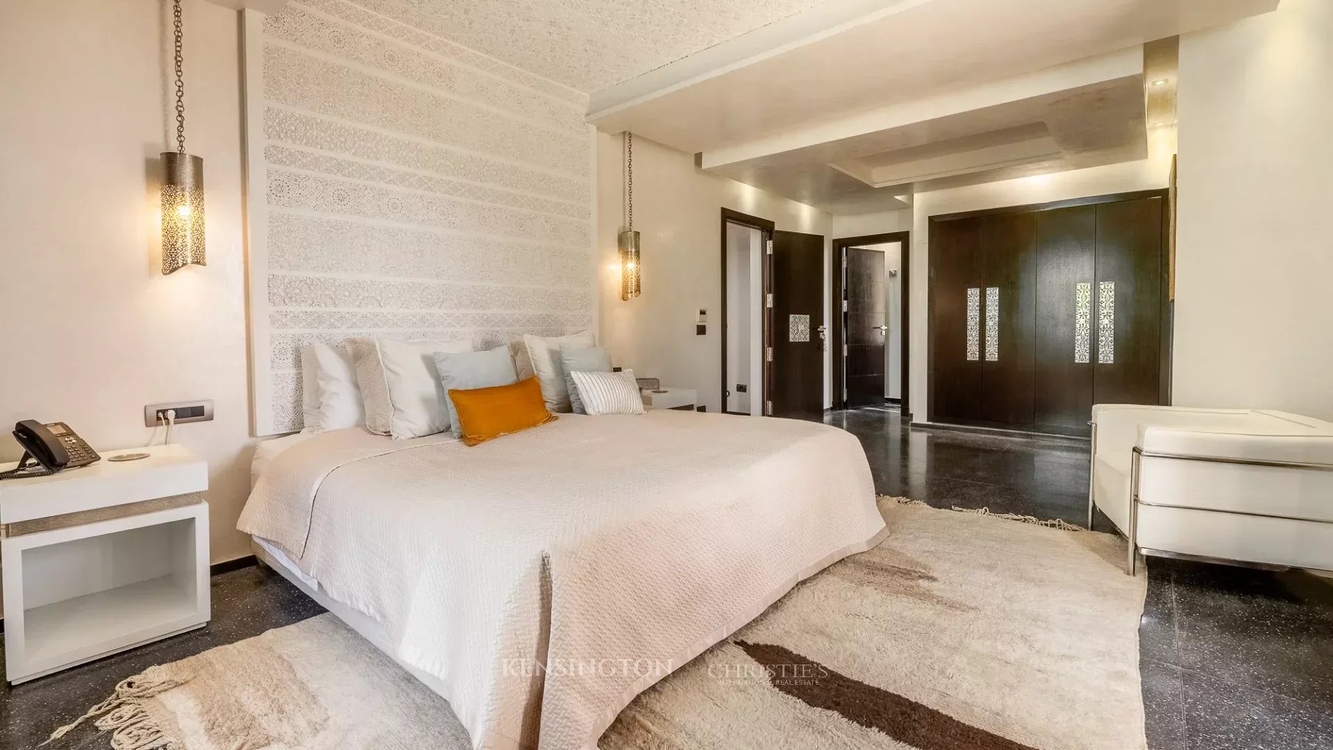 6 Bedroom Villa/Townhouse's Image 25