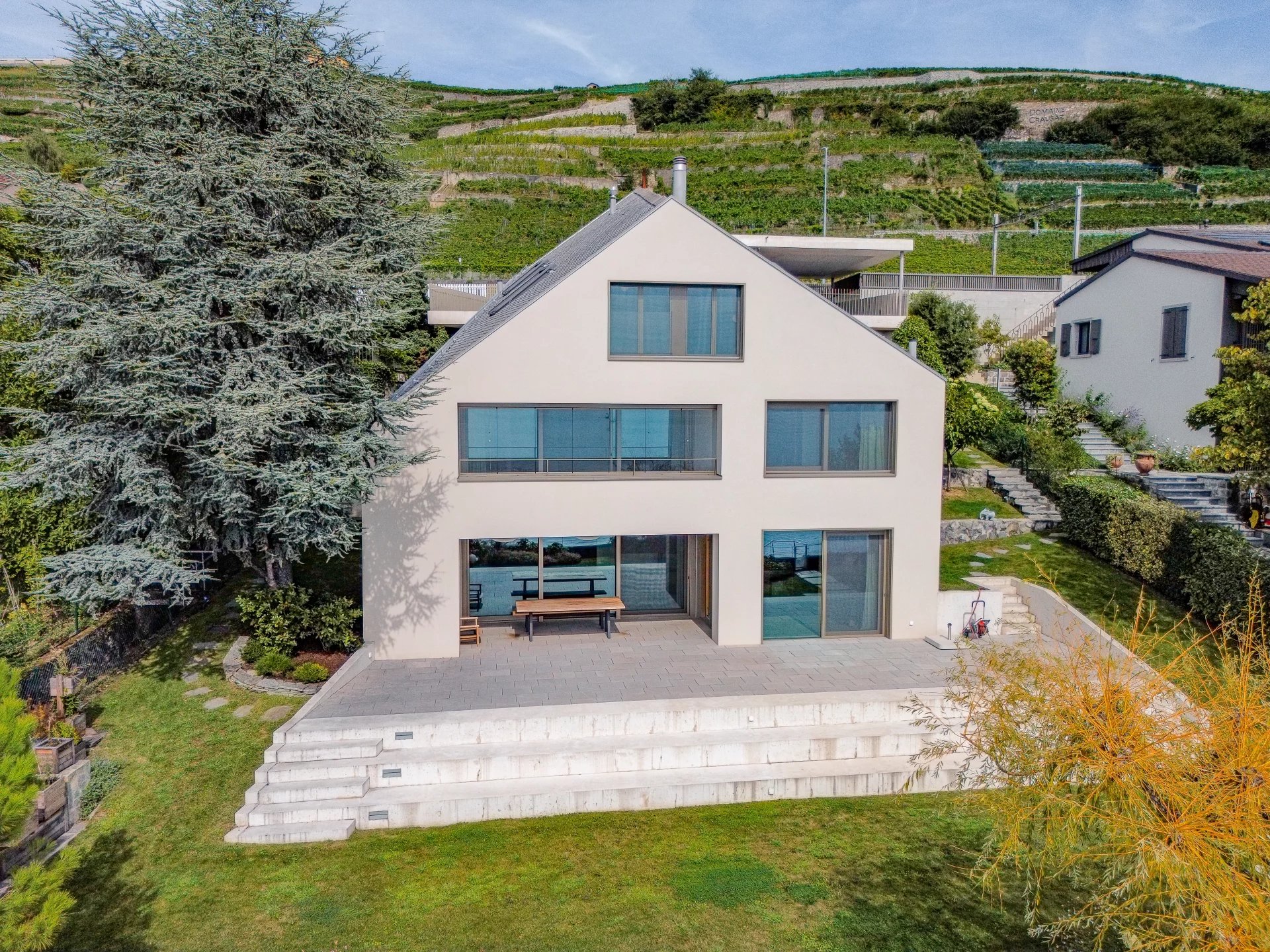 Villa d'exception en première ligne du lac !