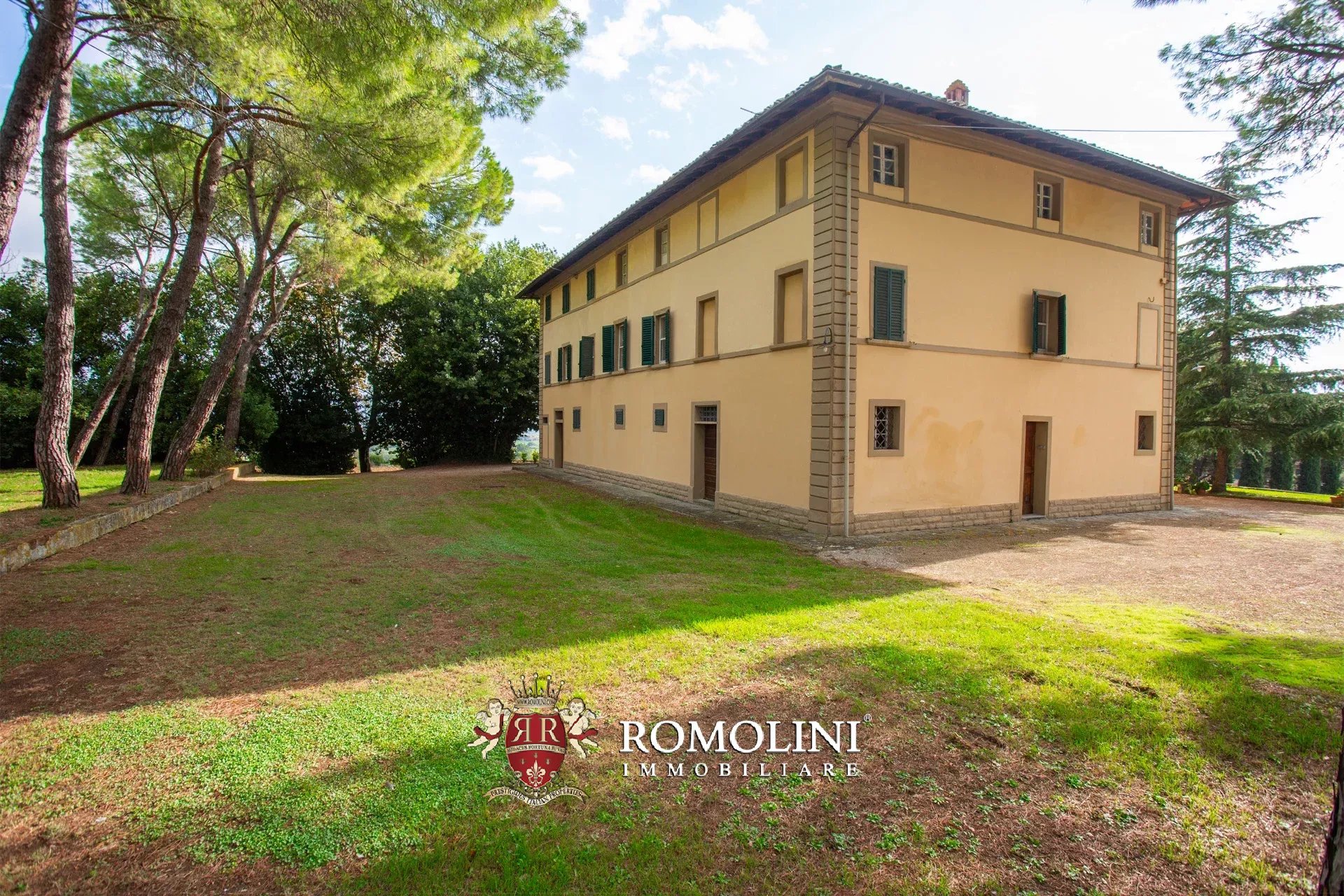 7 Bedroom Villa/Townhouse's Image 3