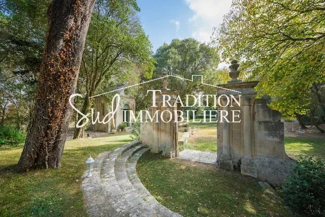 UN CHATEAU AU COEUR DES ALPILLES