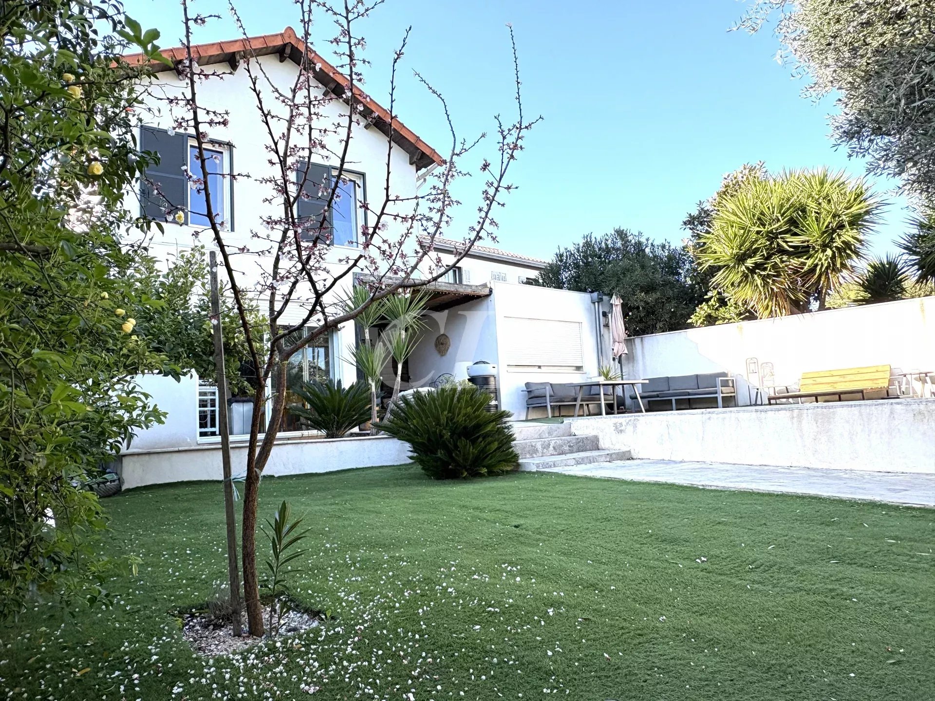 MAISON DE VILLE ATYPIQUE 144 M2