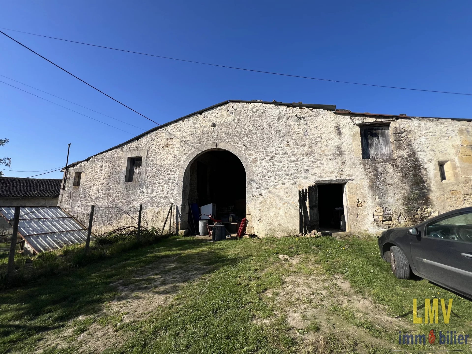 Grange dans petit hameau