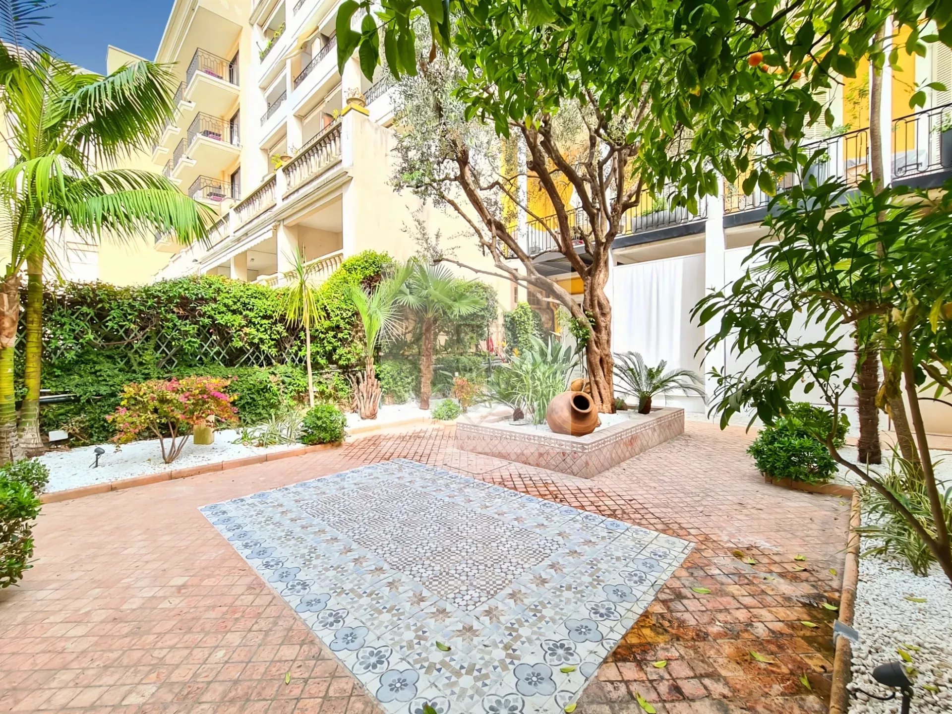 Superbe maison de ville au cœur de Cannes. Rue d'Antibes — photo 18