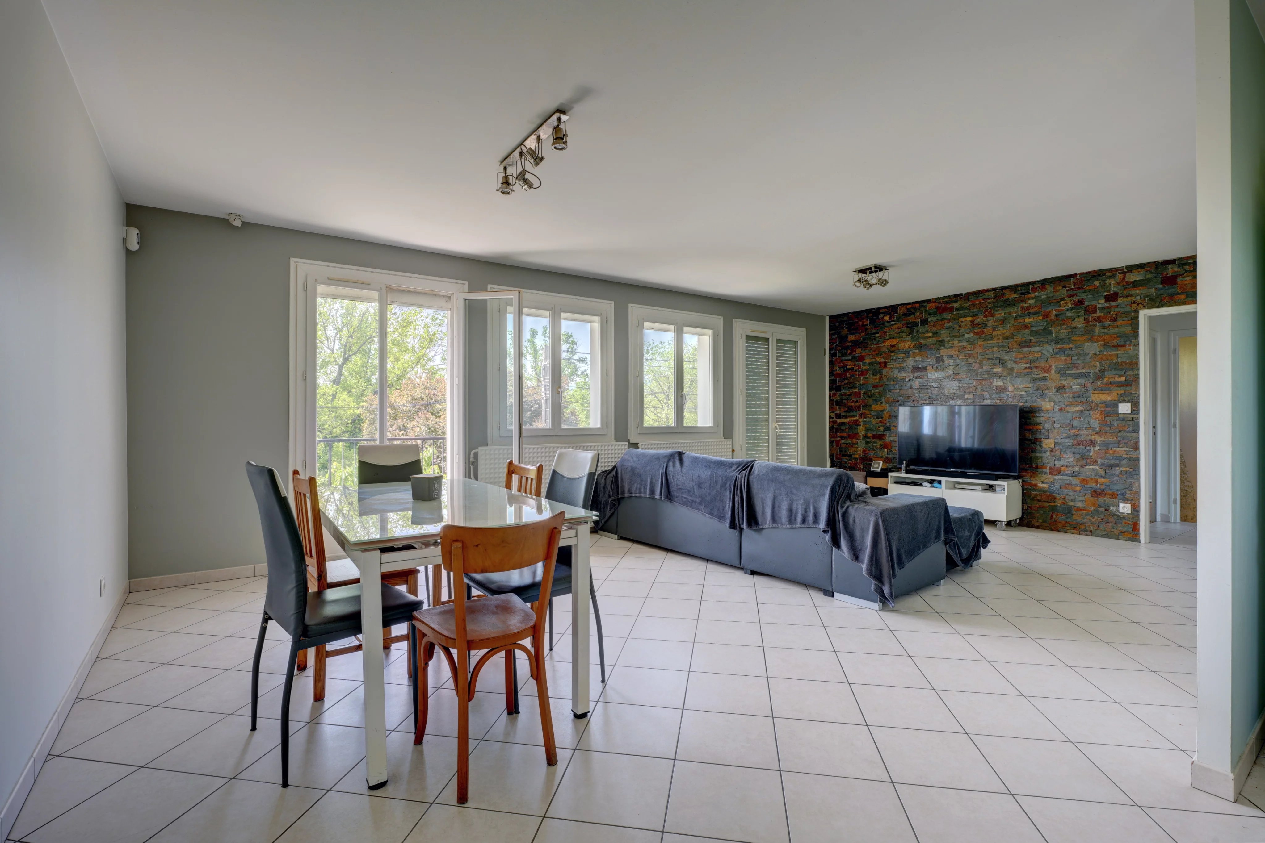 Maison avec piscine - St Genis les Ollières — photo 4