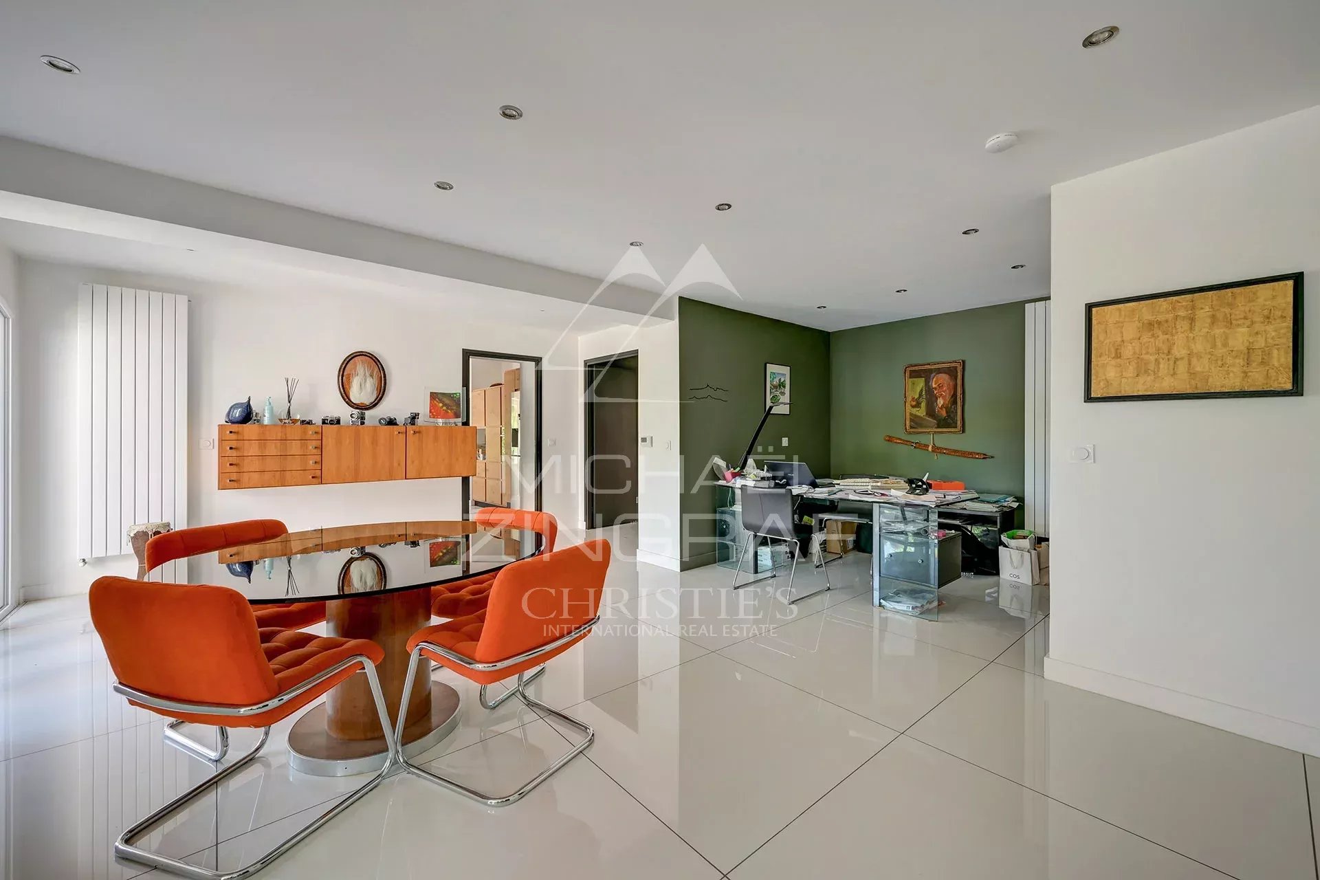 8 Bedroom Villa/Townhouse's Image 4