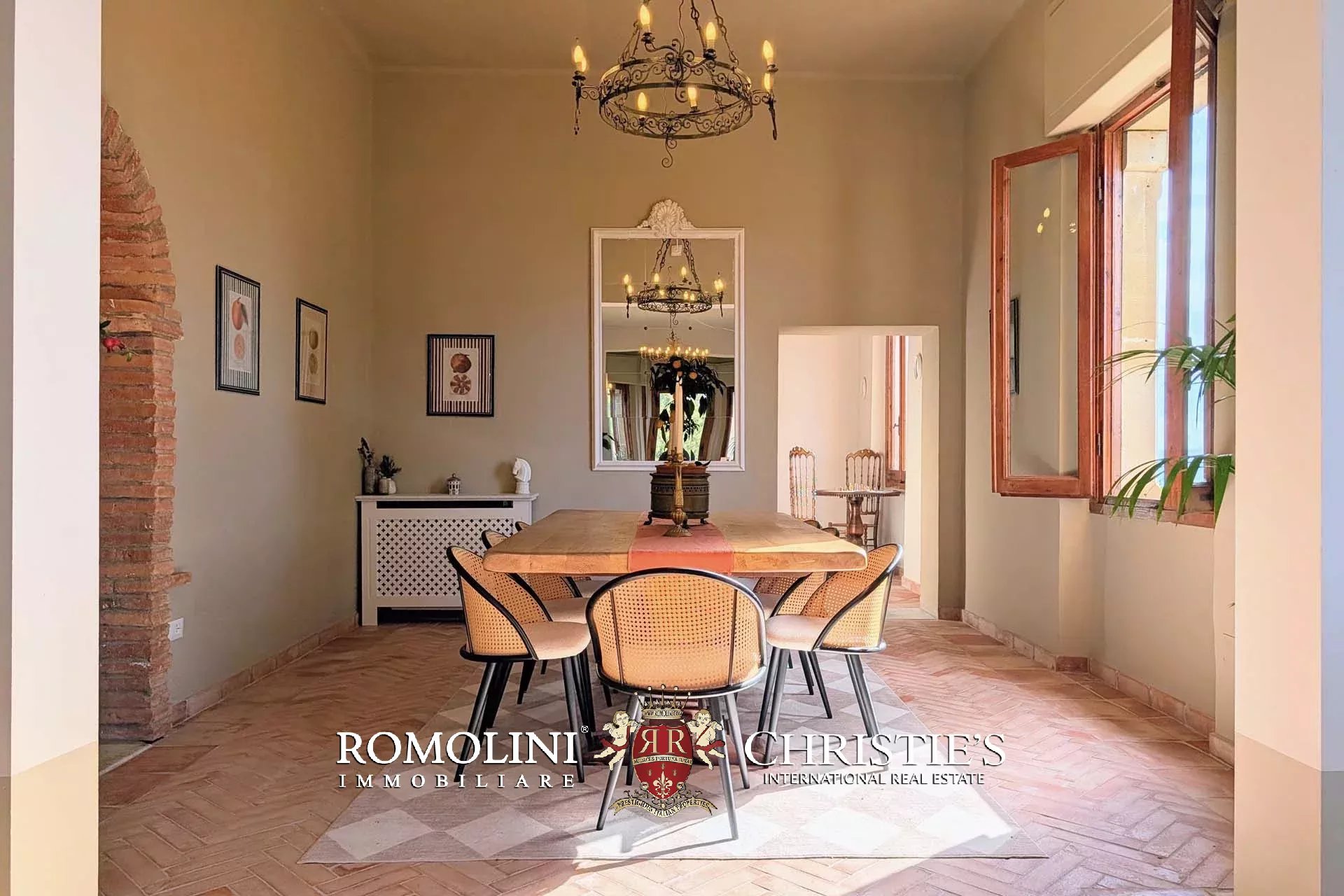 6 Bedroom Villa/Townhouse's Image 8