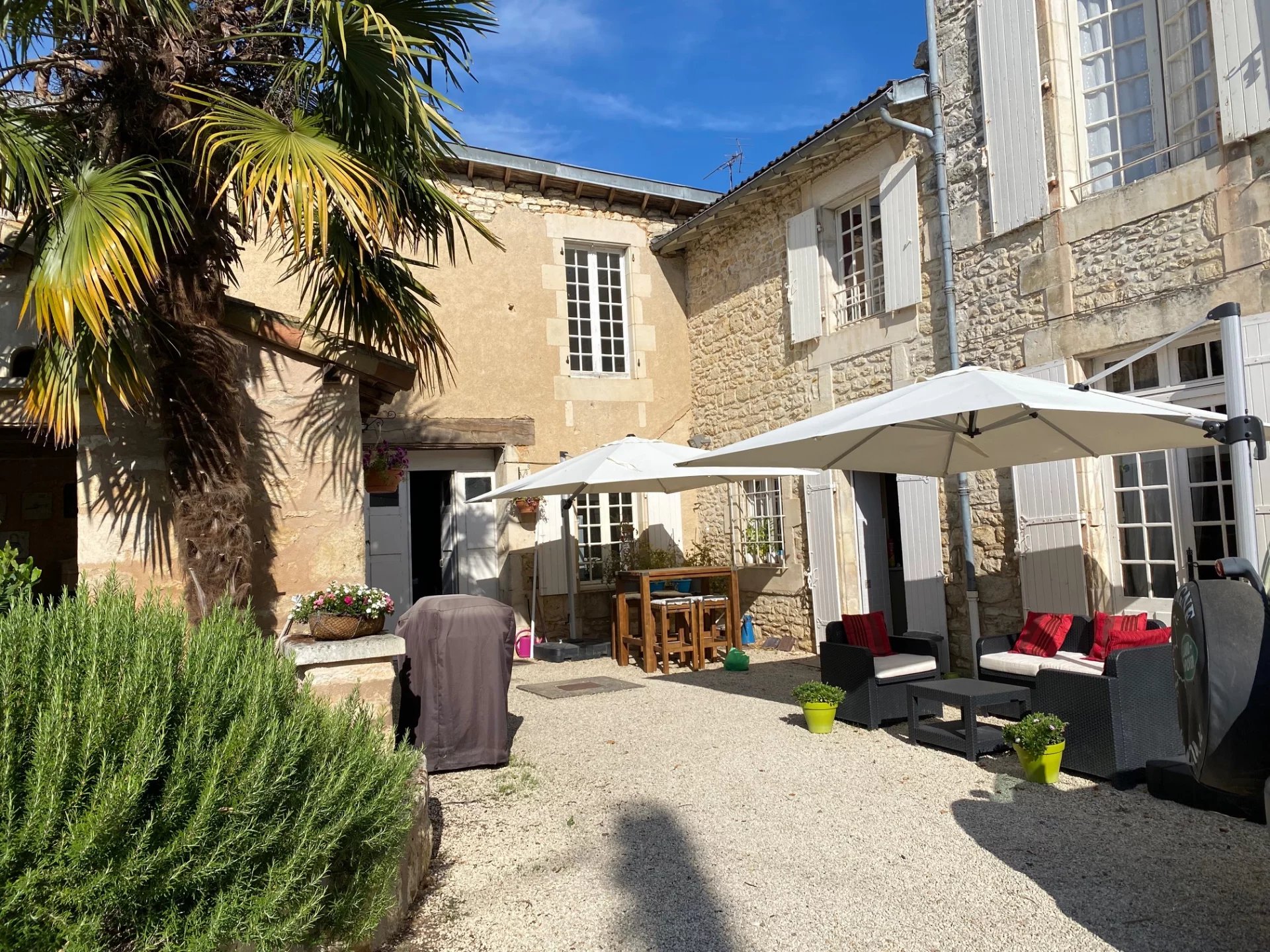 Grande maison de ville sur les rives de la Charente