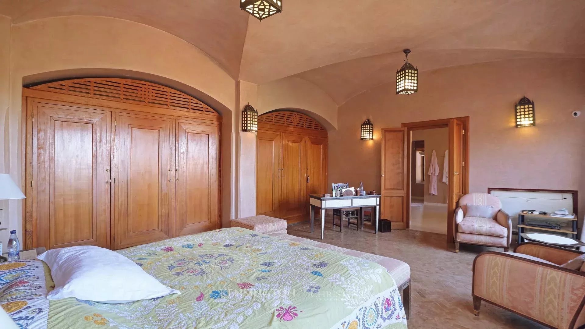 8 Bedroom Villa/Townhouse's Image 38