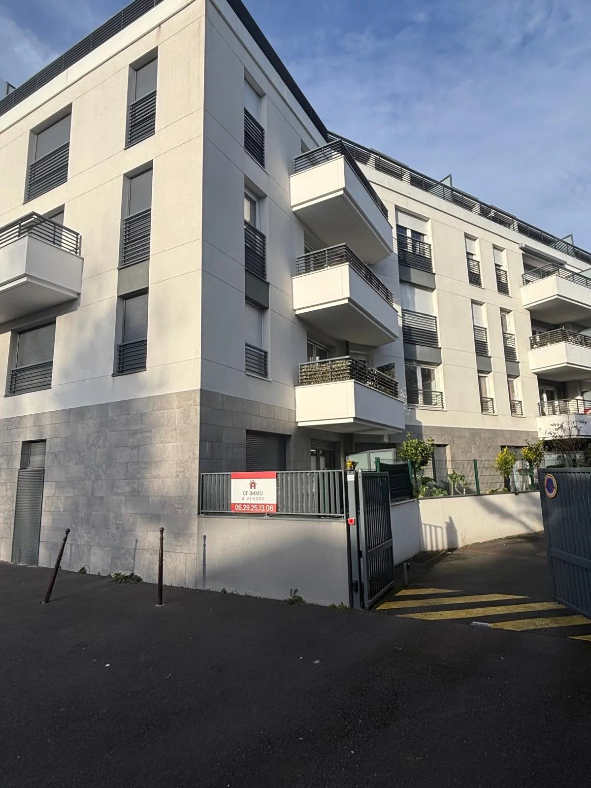 APPARTEMENT 2 PIECES AVEC TERRASSE ET JARDIN + PARKING LE PLESSIS TREVISE