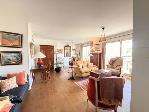 Rare Luxury Penthouse in Heart of Cannes — photo 1