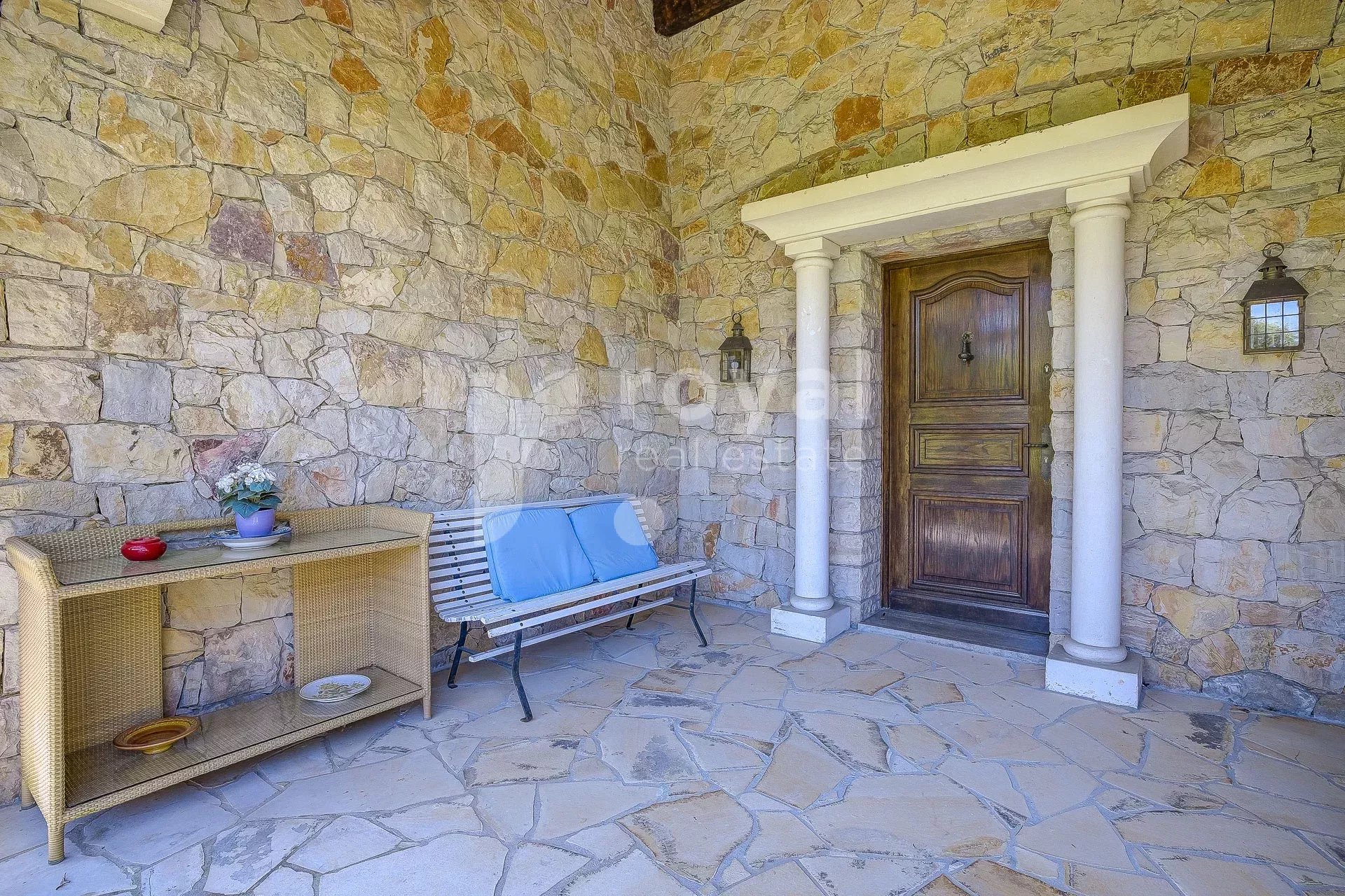 Belle villa en pierres dans un domaine fermé au calme — photo 6
