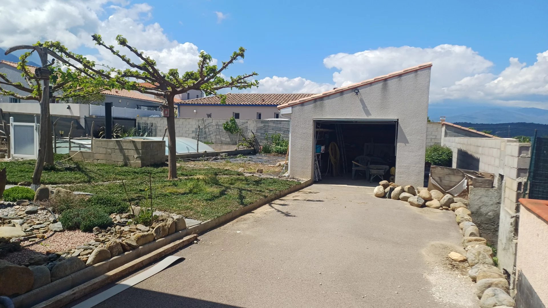 Villa Plain PIed T4 piscine sur 1100 m2 de terrain  + studio
