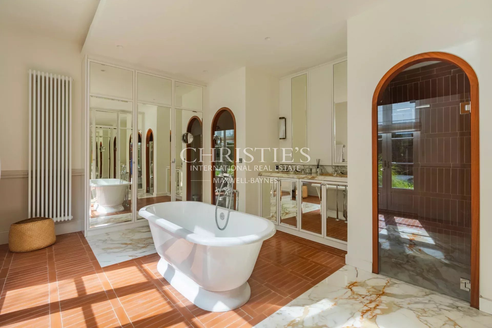 5 Bedroom Villa/Townhouse's Image 25