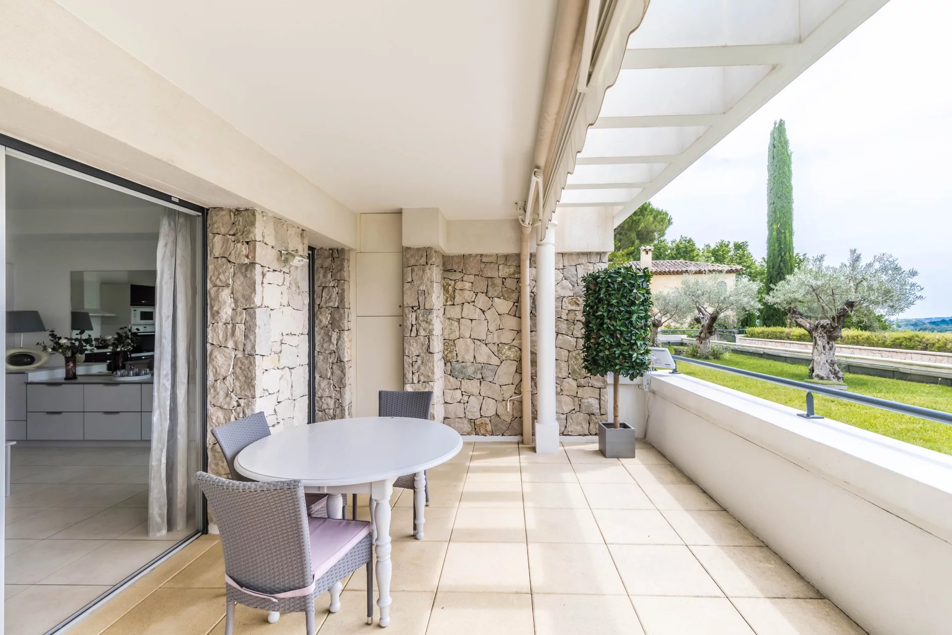 Beautiful Flat with large terrace Biot Village