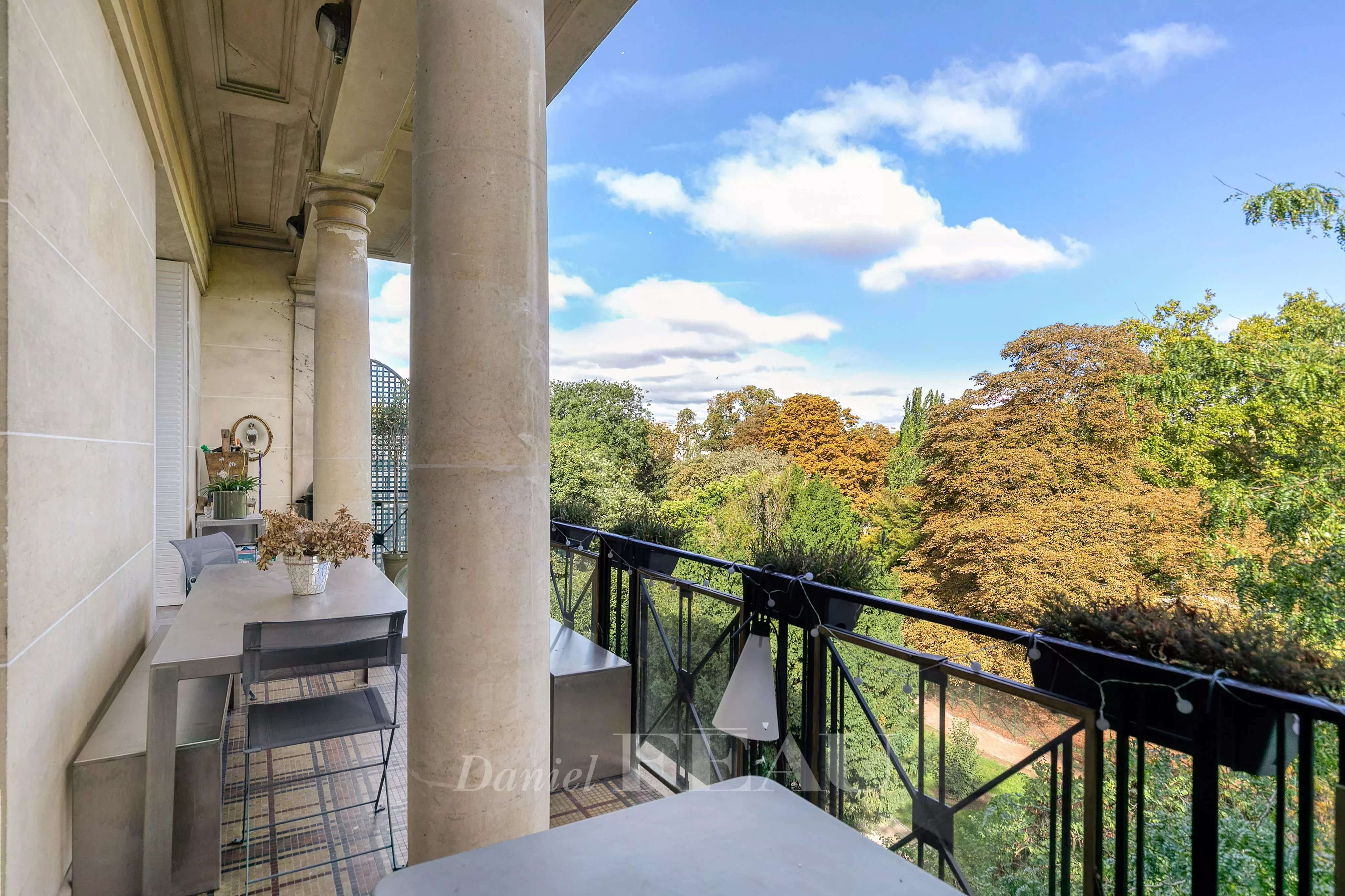 Paris VIIIe- Exclusivité Parc Monceau - Dernier étage terrasse