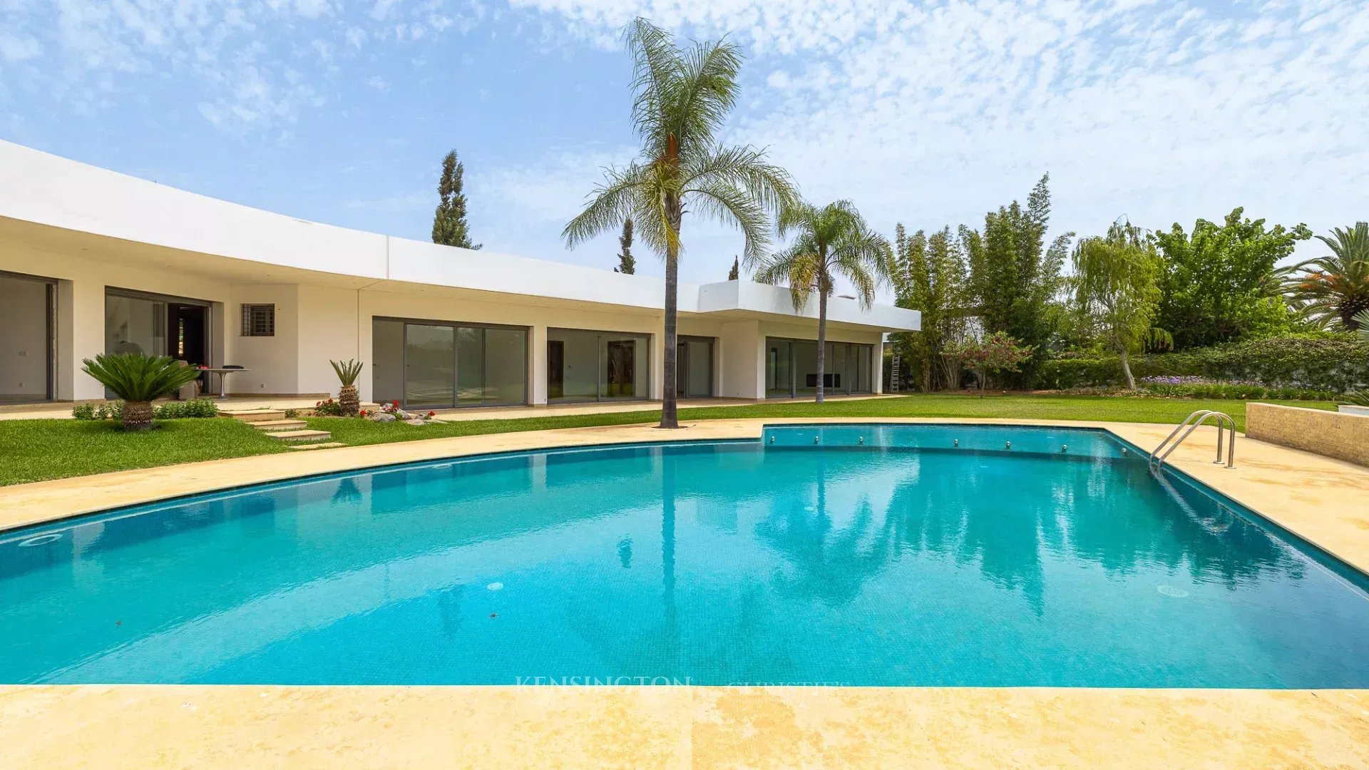 4 Bedroom Villa/Townhouse's Image 4