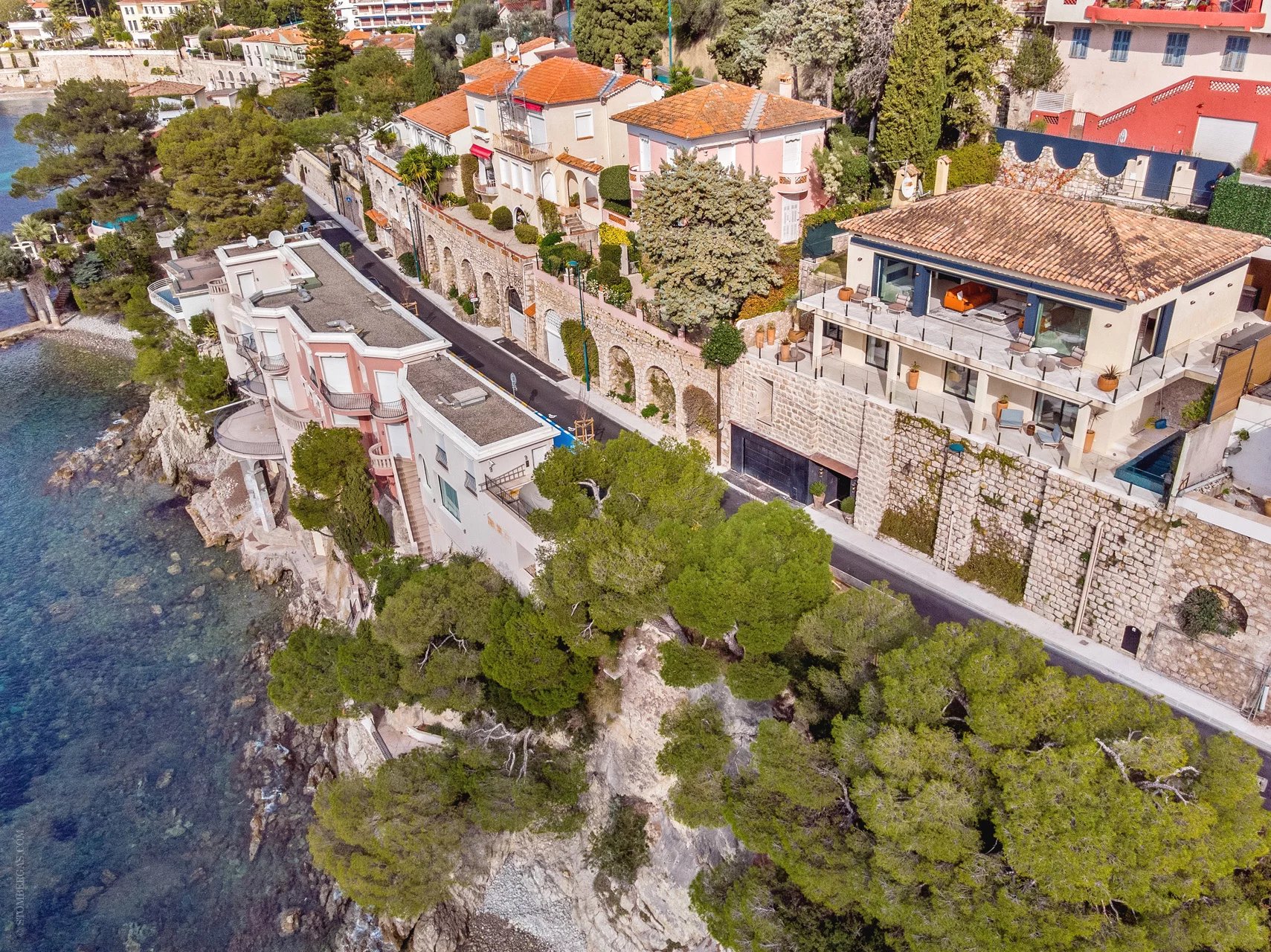 Design de bon goût avec vue panoramique sur la baie de Villefranche