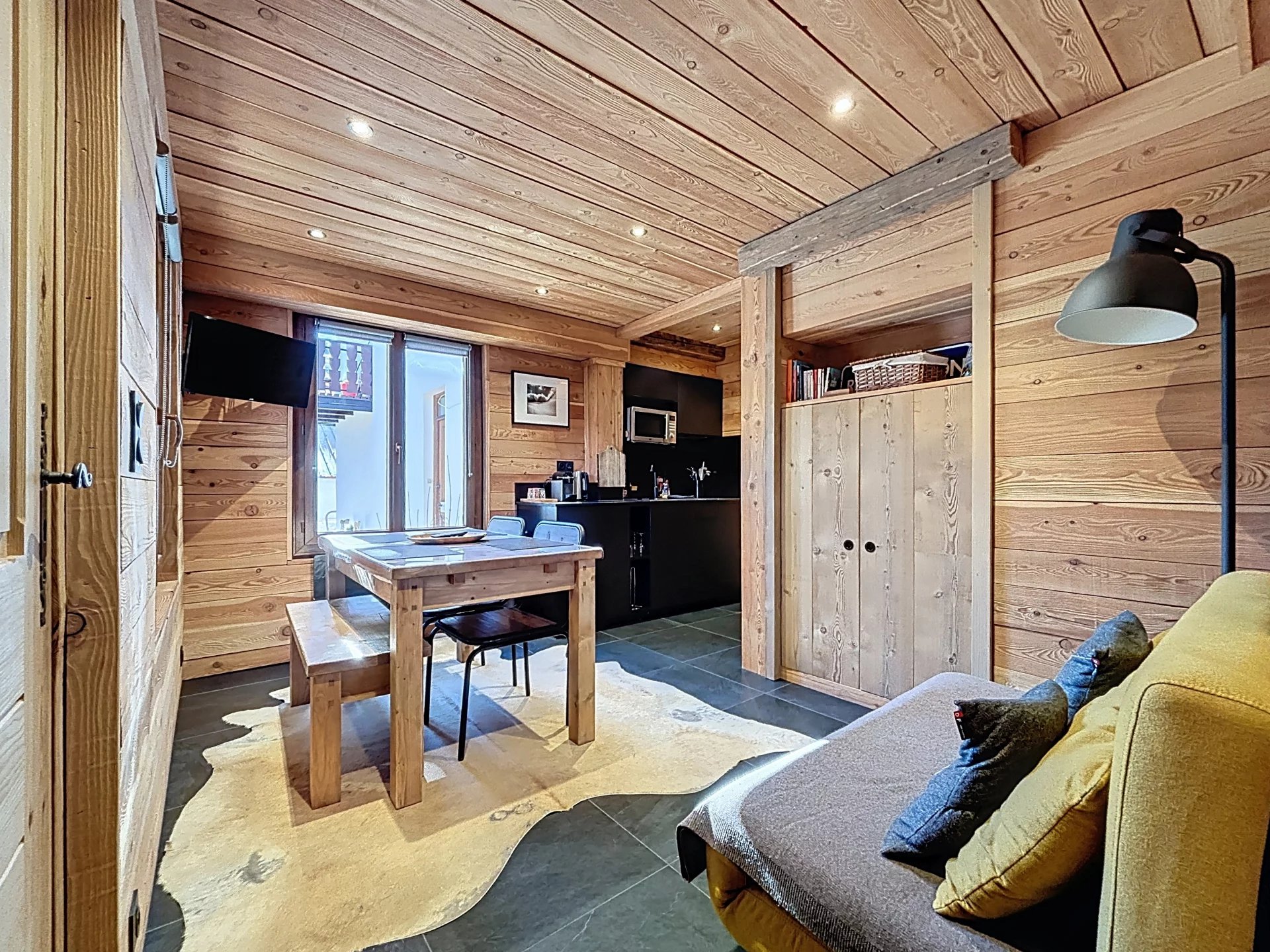 CHARMANT T2 RENOVE - PLACE CENTRALE