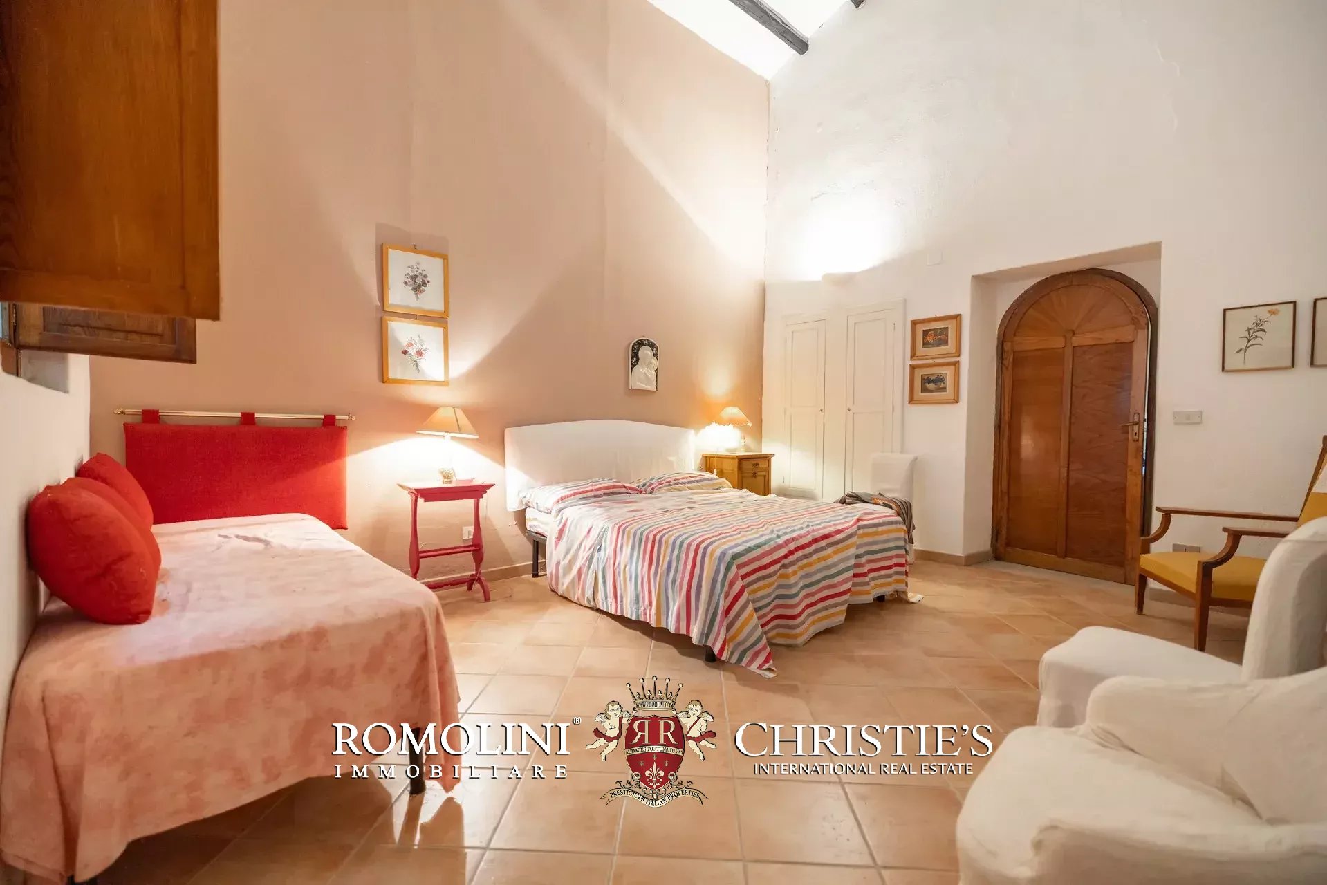 8 Bedroom Villa/Townhouse's Image 51