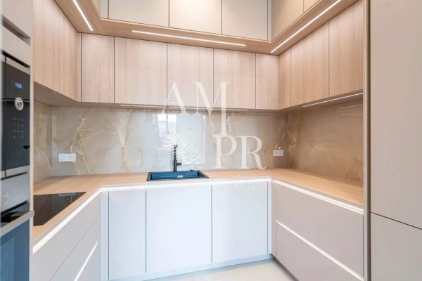 Cannes Banane – 4-room flat, 90 m² – Top floor with south-facing balcony — photo 7