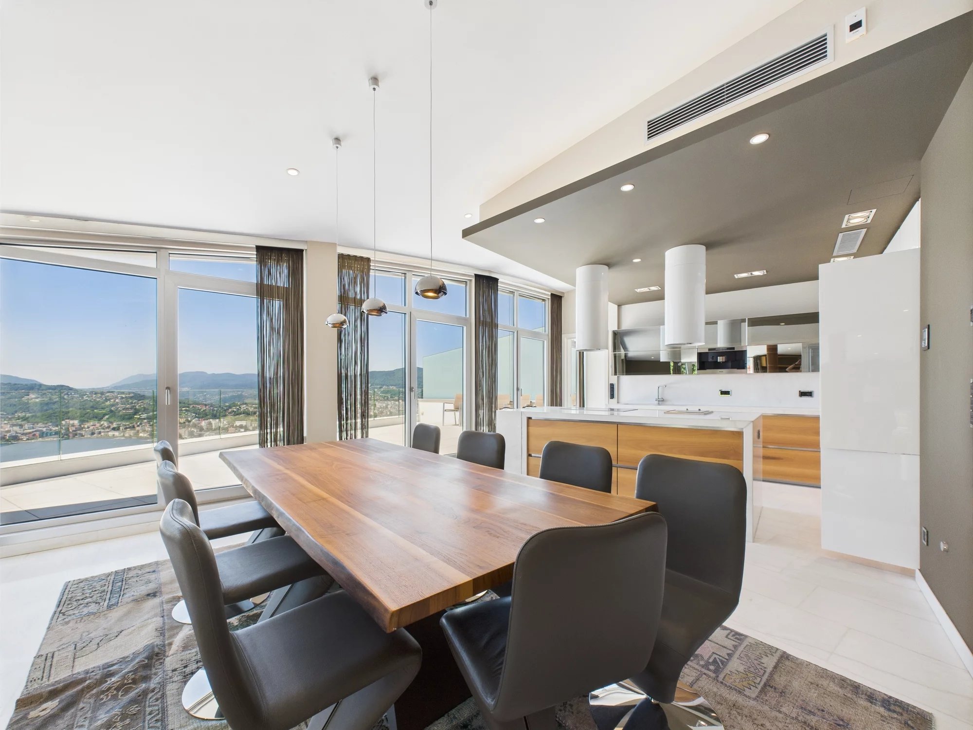 High-End Duplex Apartment with Spectacular Lake Views