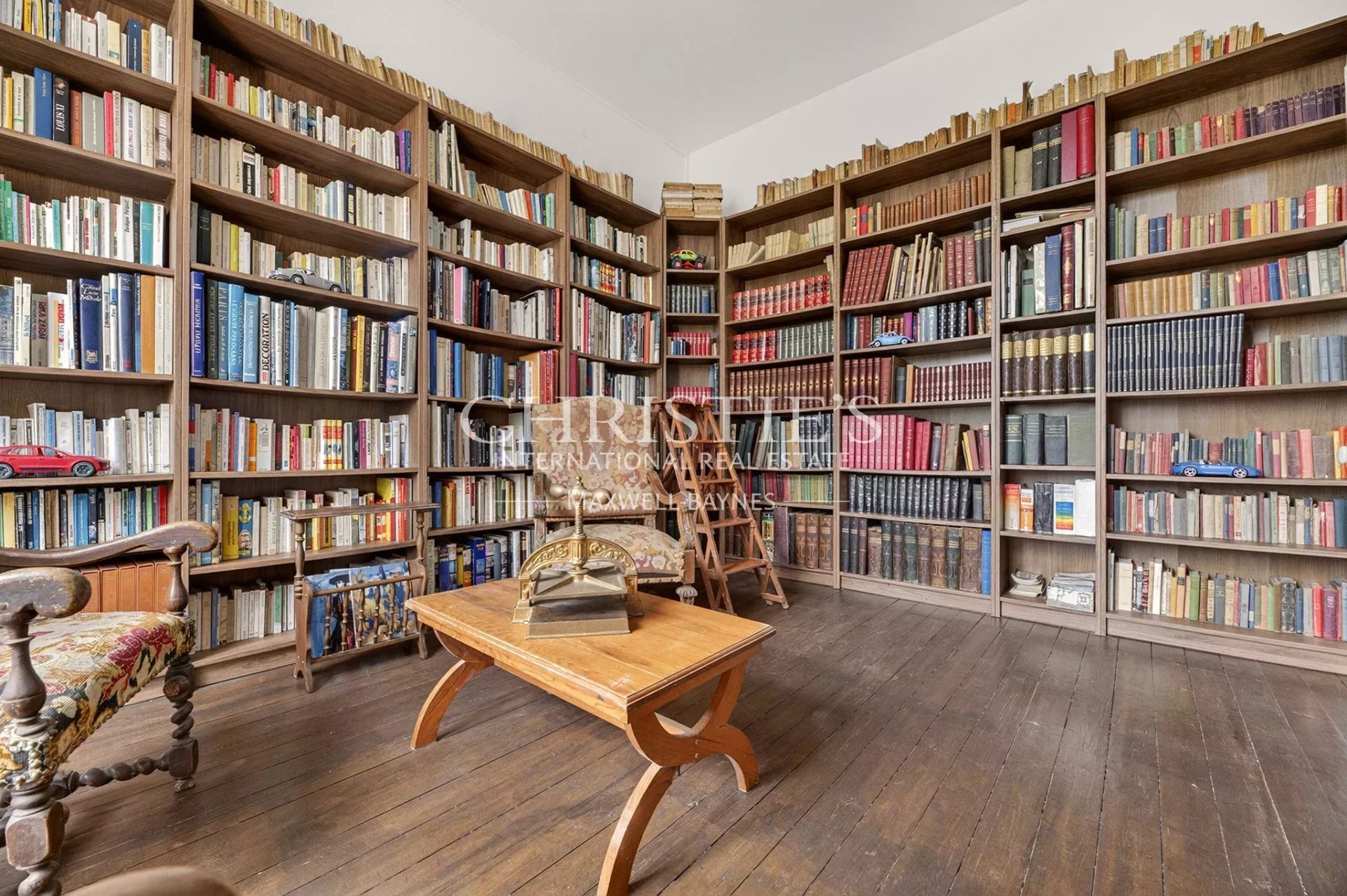 9 Bedroom Chateau's Image 7