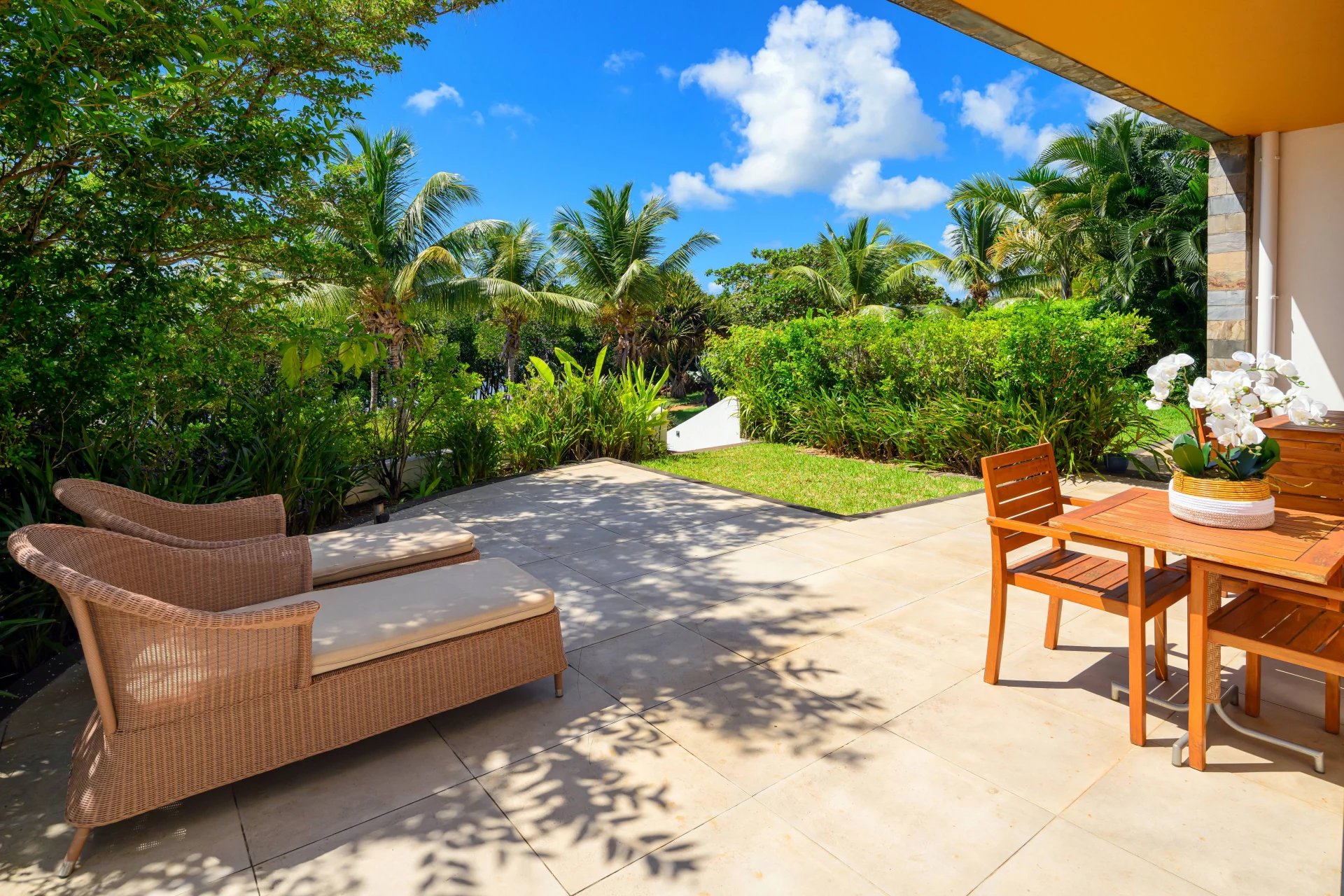 4-Bedroom Townhouse with Sea View in Azuri Village