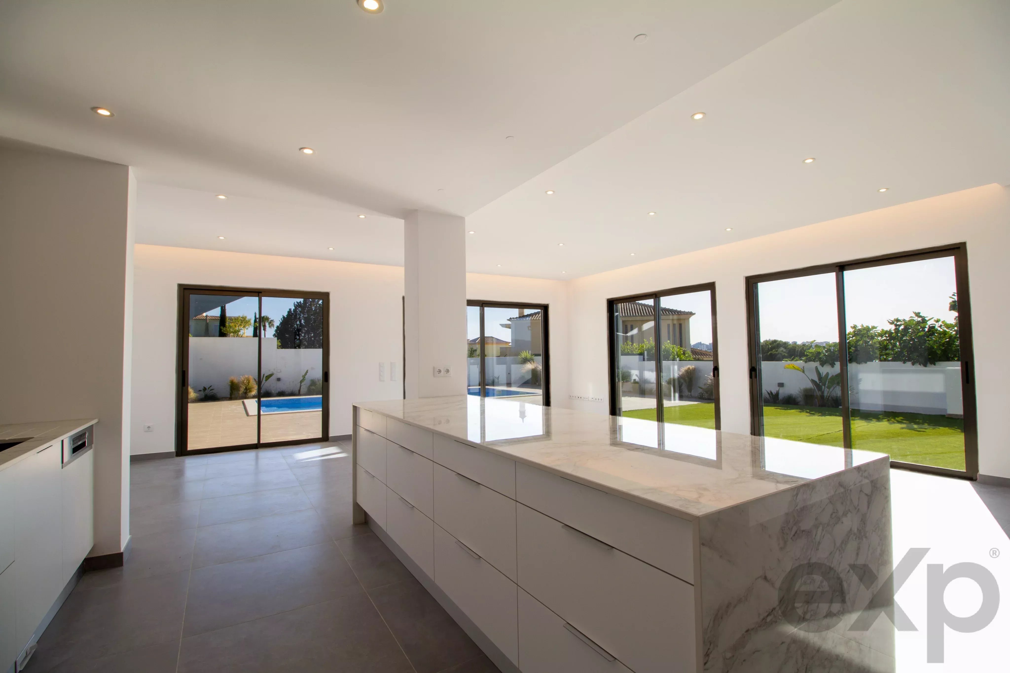 Luxury Contemporary Home with Sea View in Ferragudo 87049638 image 12