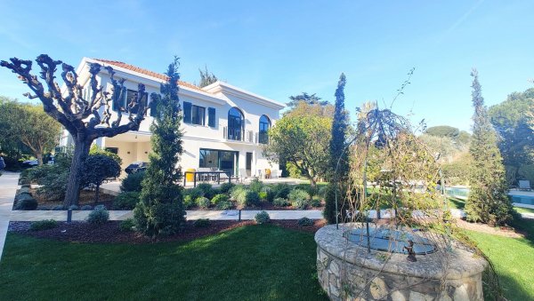 Luxury Villa Cap d'Antibes | Renovated Family Estate for Sale — photo 4