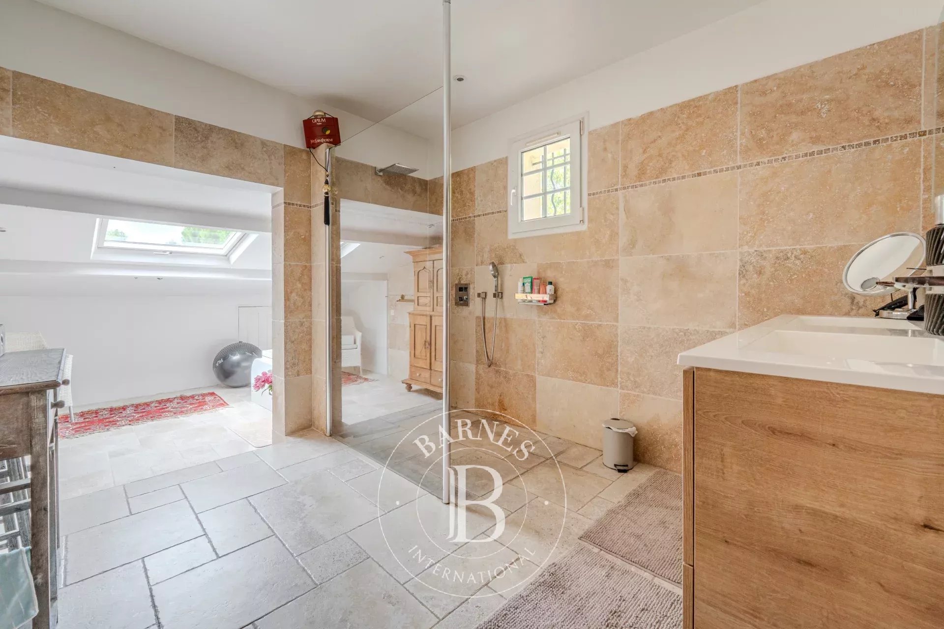 AIX EN PROVENCE NORTH - 15 MINUTES AIX-EN-PROVENCE - HOUSE 200sqm (350sqm in total) - LAND 4000m² - 3 BEDROOMS - ANNEXE - BASEMENT - GARDEN - SWIMMING POOL - SECLUDED - picture 15