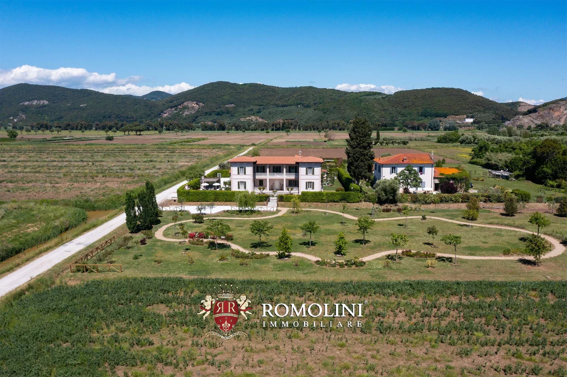 ECO-FRIENDLY VILLA FOR SALE NOT FAR FROM THE SEA, PISA, TUSCANY