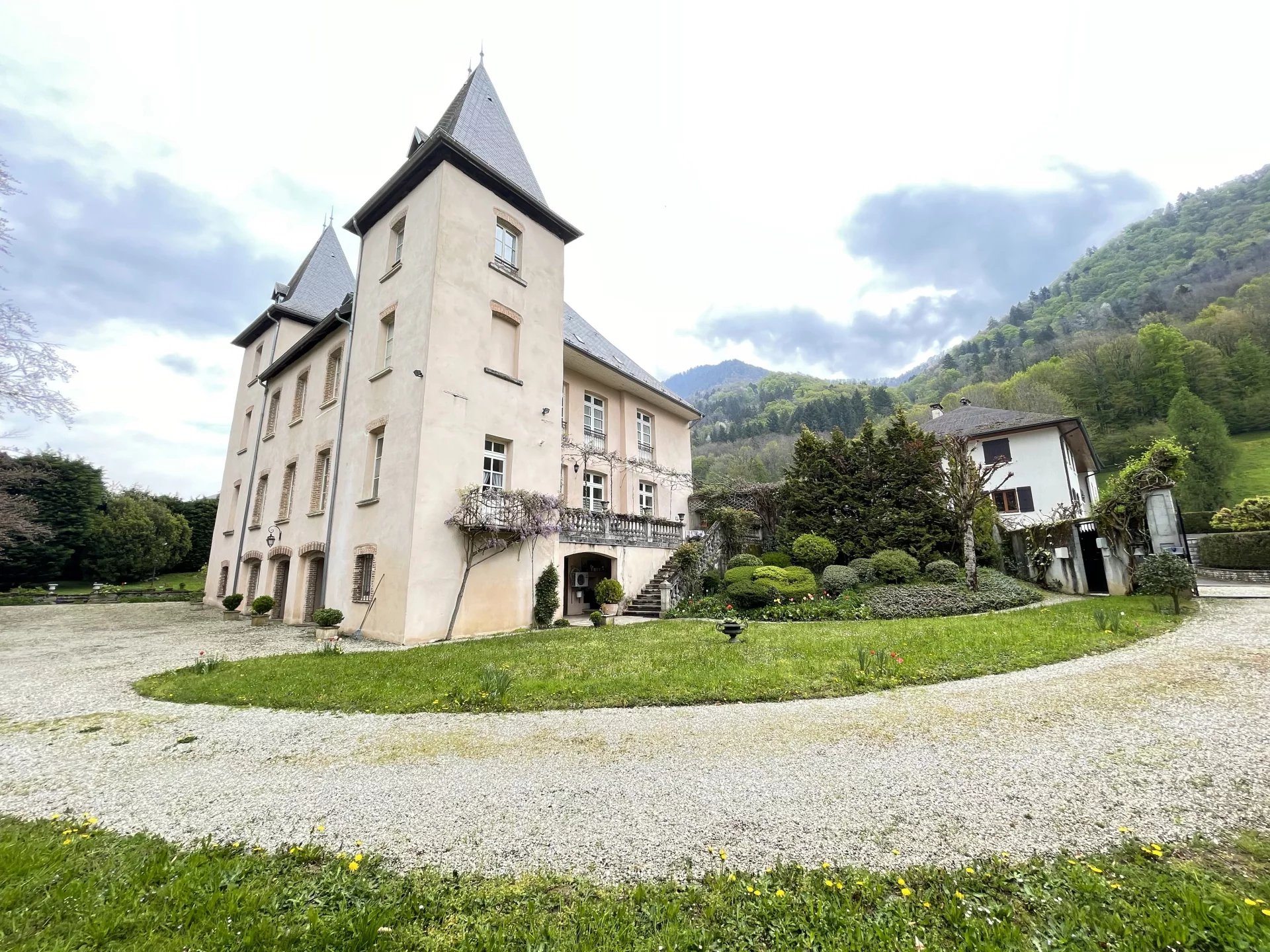 Réf. 9555 -  VENTE AVEC RESERVE DU DROIT DUSAGE ET D'HABITATION (Libre au 1er décès) - COMBE DE SAVOIE (73)