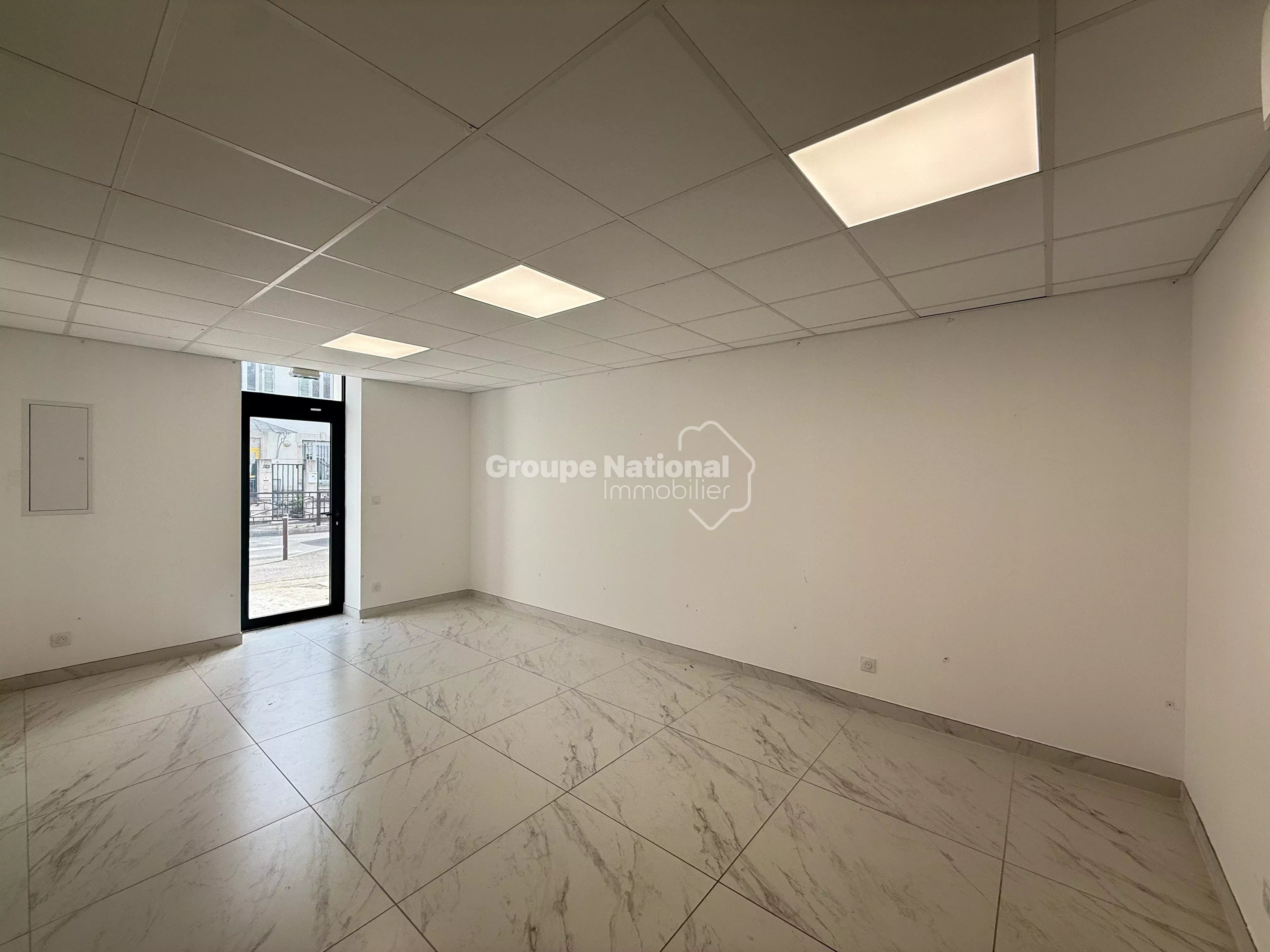 AVIGNON (MONTFAVET) - 35M² COMMERCIAL PREMISES