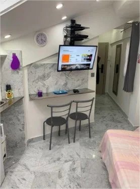 Nice - Alphonse Karr - Studio dernier étage 10 % rentabilité