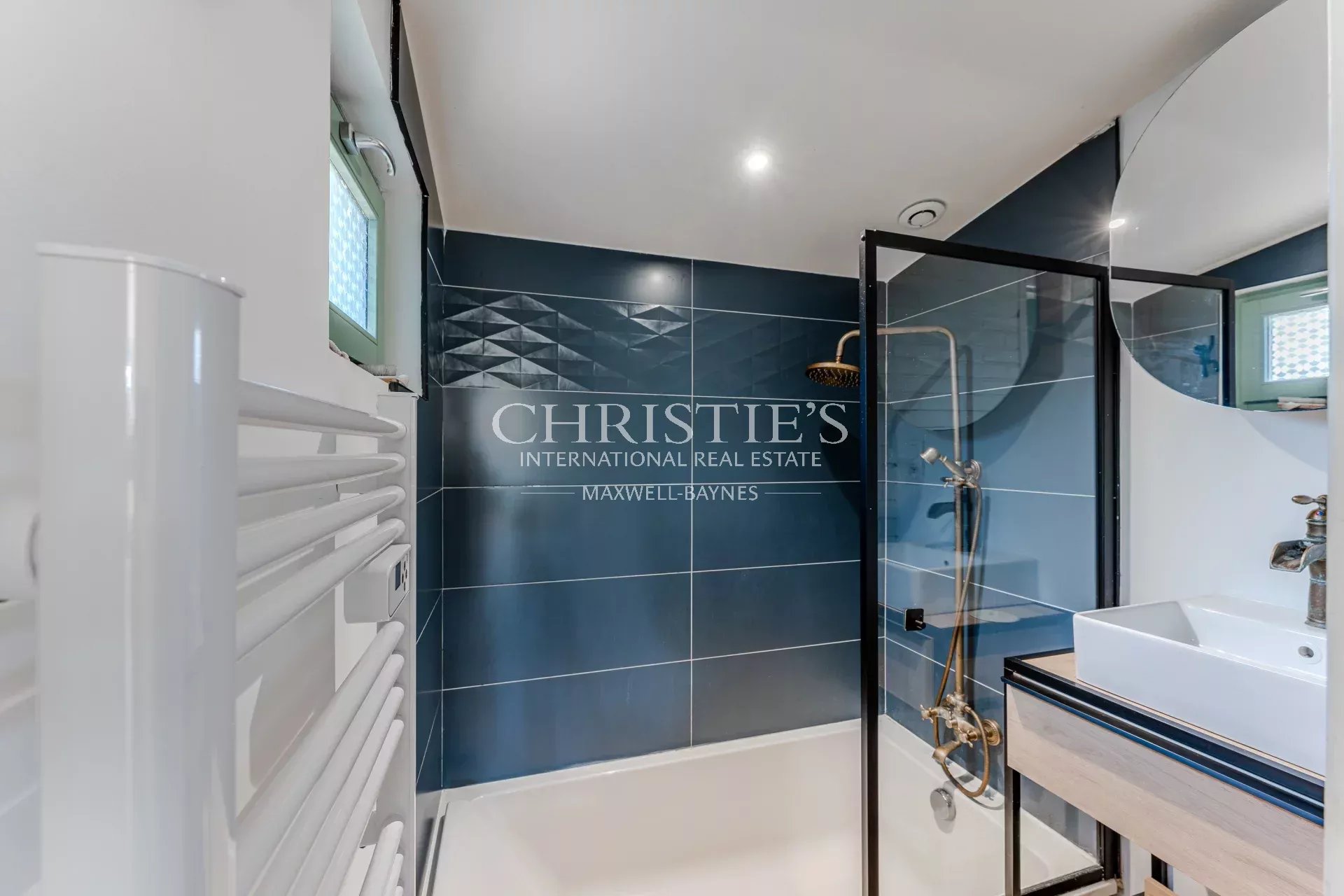 6 Bedroom Villa/Townhouse's Image 3