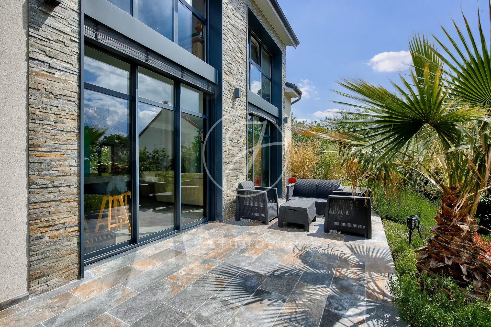 Croissy-sur-Seine - CENTRE - Maison d'architecte  à vendre - 4 chambres - 206m² - Parcelle de 722m²