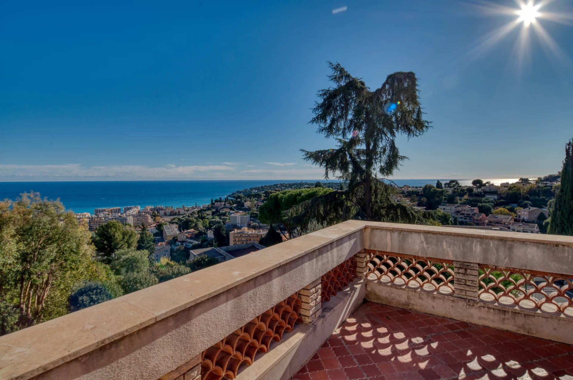 Roquebrune Cap Martin -Rare Opportunité : Villa Vue Mer Panoramique à Fort Potentiel – Monaco Proche