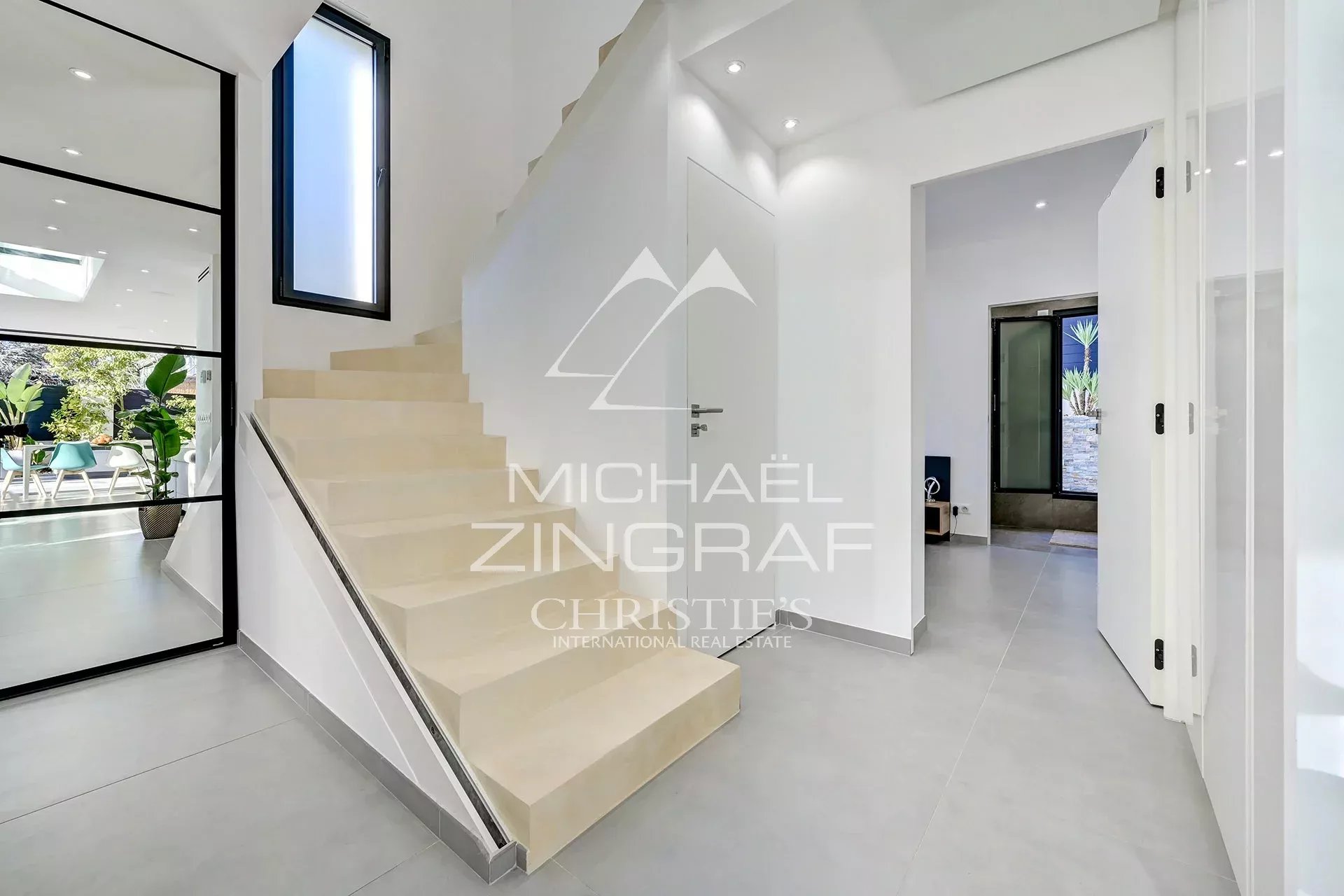 4 Bedroom Villa/Townhouse's Image 5