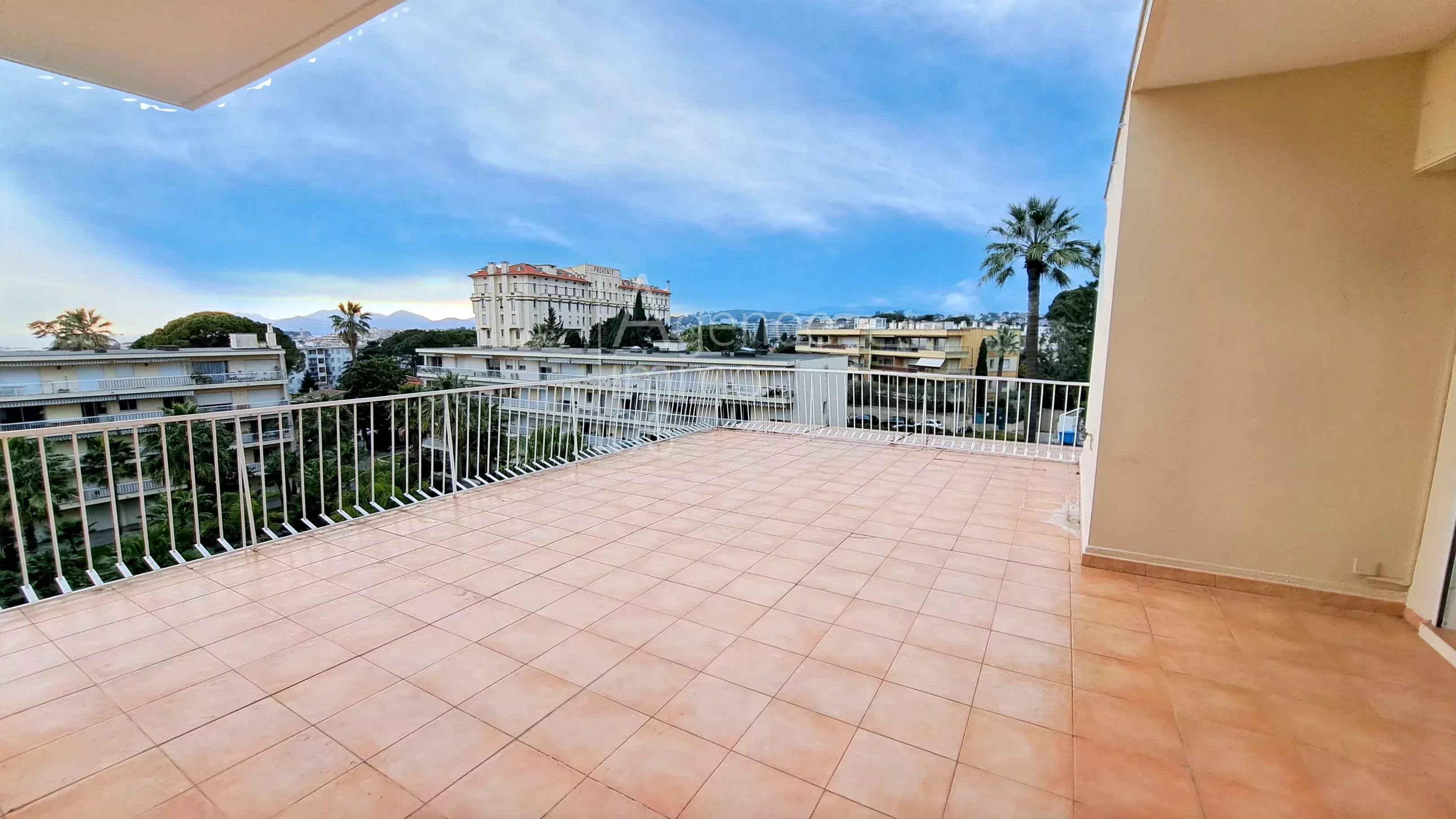 Cannes Oxford - Montrose 4 pièces, 96,24 m², dernier étage, vue mer, terrasse
